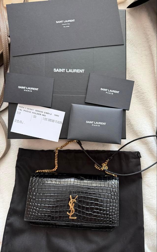 YSL Cassandre Telefoonhouder Zwart Krokodil-Embossed Leer, Ophalen of Verzenden, Zo goed als nieuw, Zwart, Schoudertasje