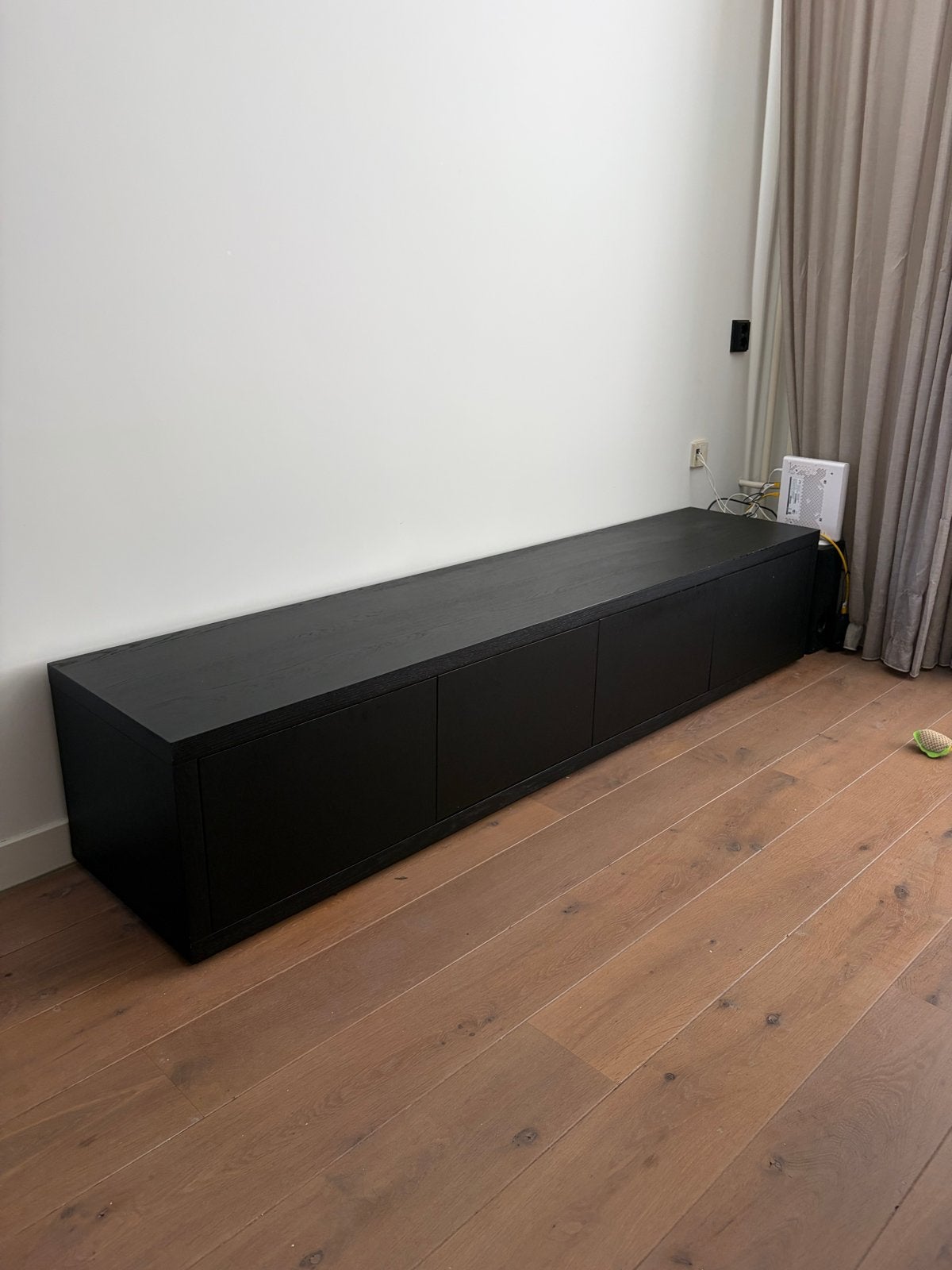 Goossens Zwart eiken tv-meubel met push-to-open systeem, Ophalen, Gebruikt, Eikenhout, 200 cm of meer
