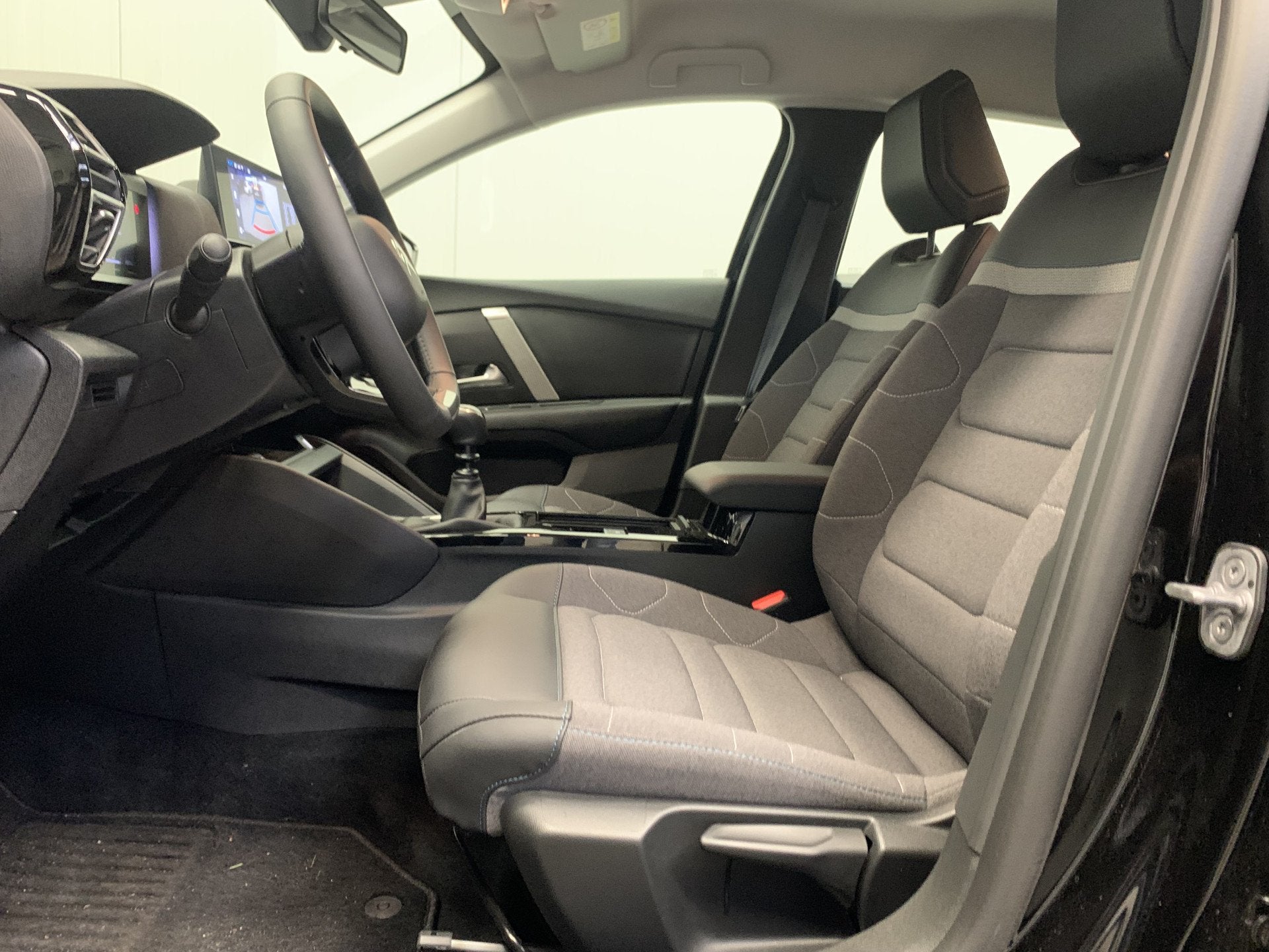 Citroën C4 1.2 130PK VTR Sport NAVI-CAMERA-LMV.18-LANE ASSI, Auto's, Citroën, Voorwielaandrijving, 12 maanden, Gebruikt, Euro 6
