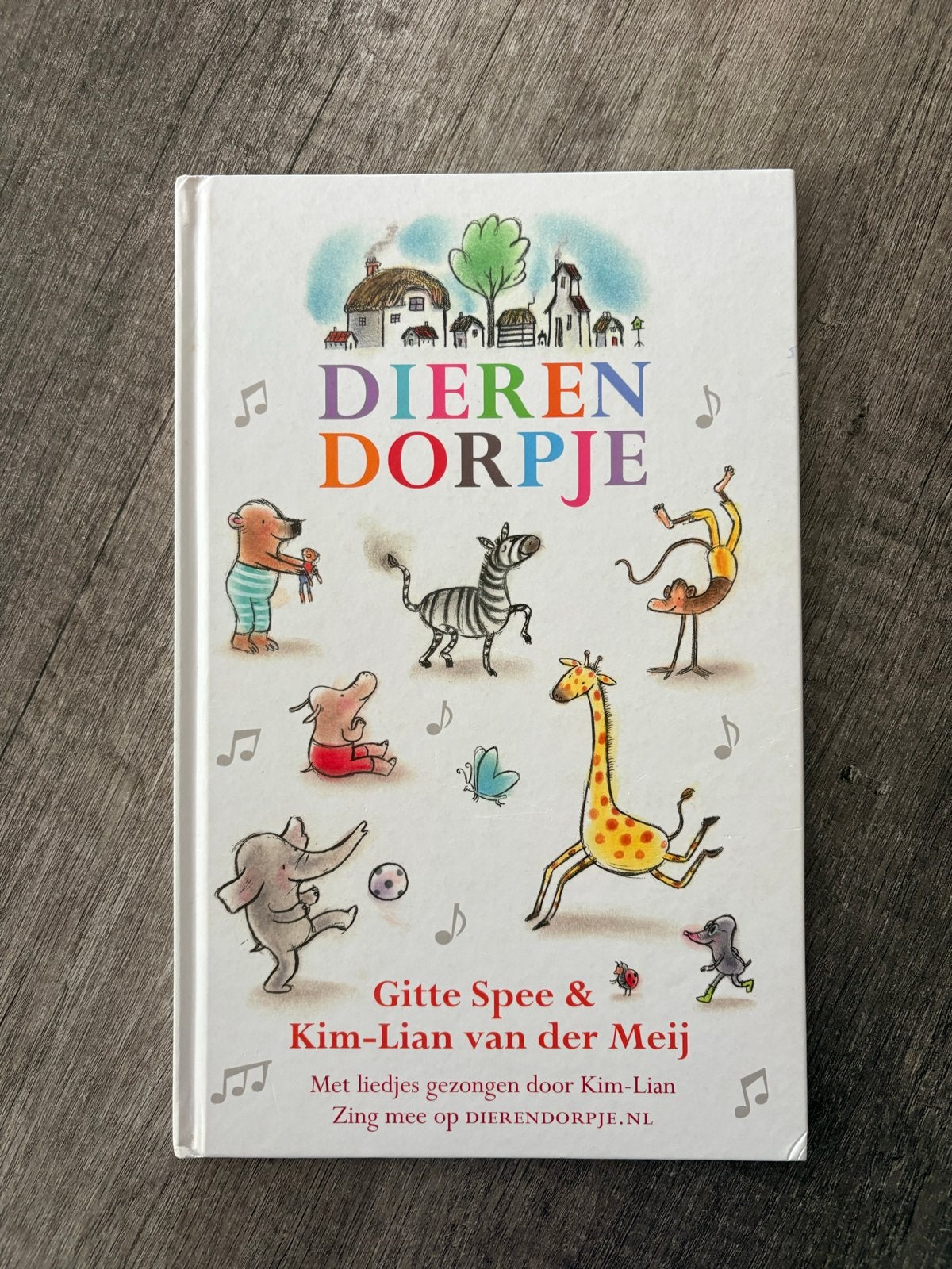 Dieren Dorpje - Gitte Spee & Kim-Lian van der Meij, Boeken, Ophalen of Verzenden, Zo goed als nieuw, Sprookjes
