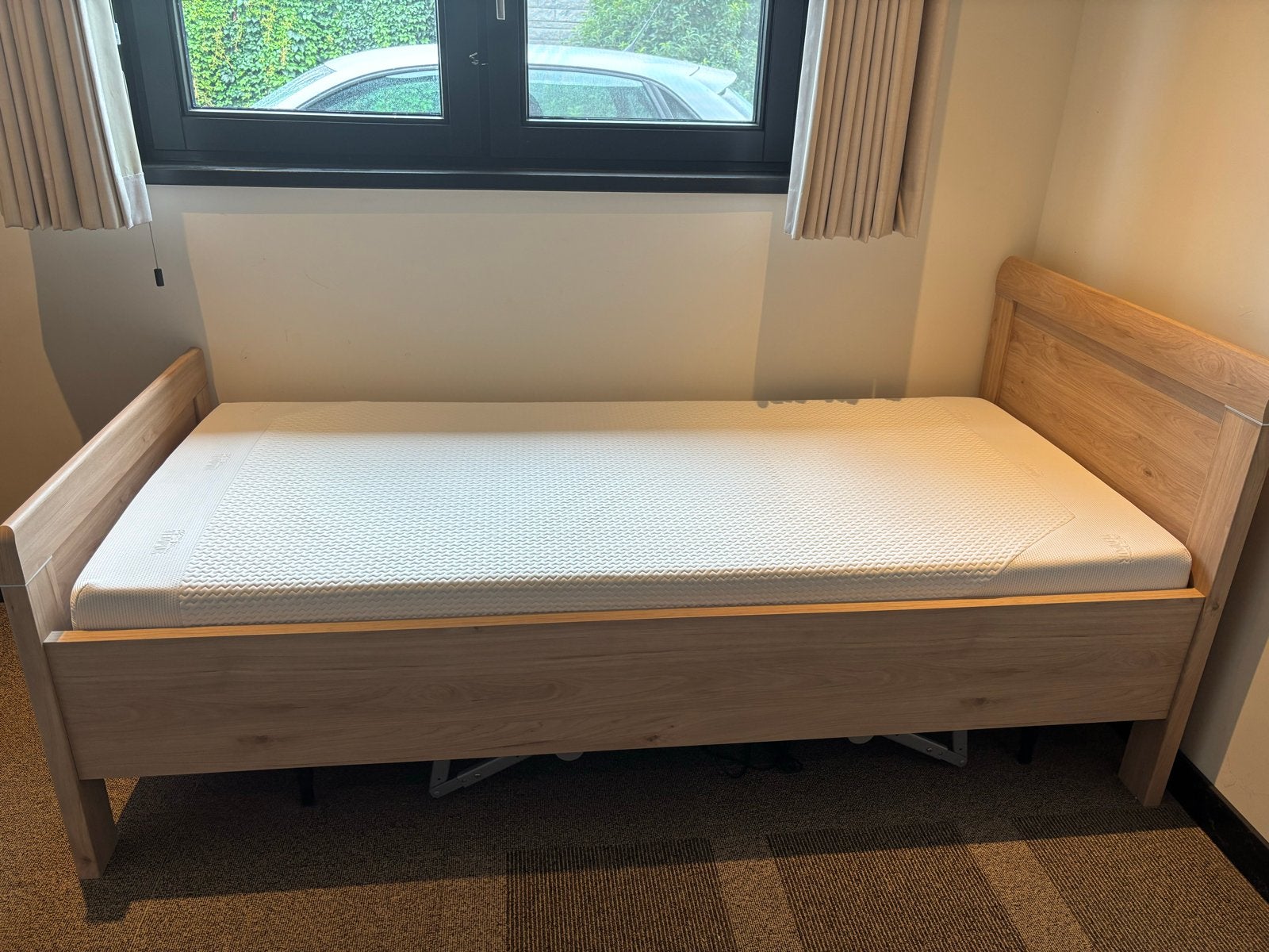 Eenpersoonsbed met verstelbare lattenbodem en matras, Ophalen, Verstelbaar, 90 cm, Eenpersoons