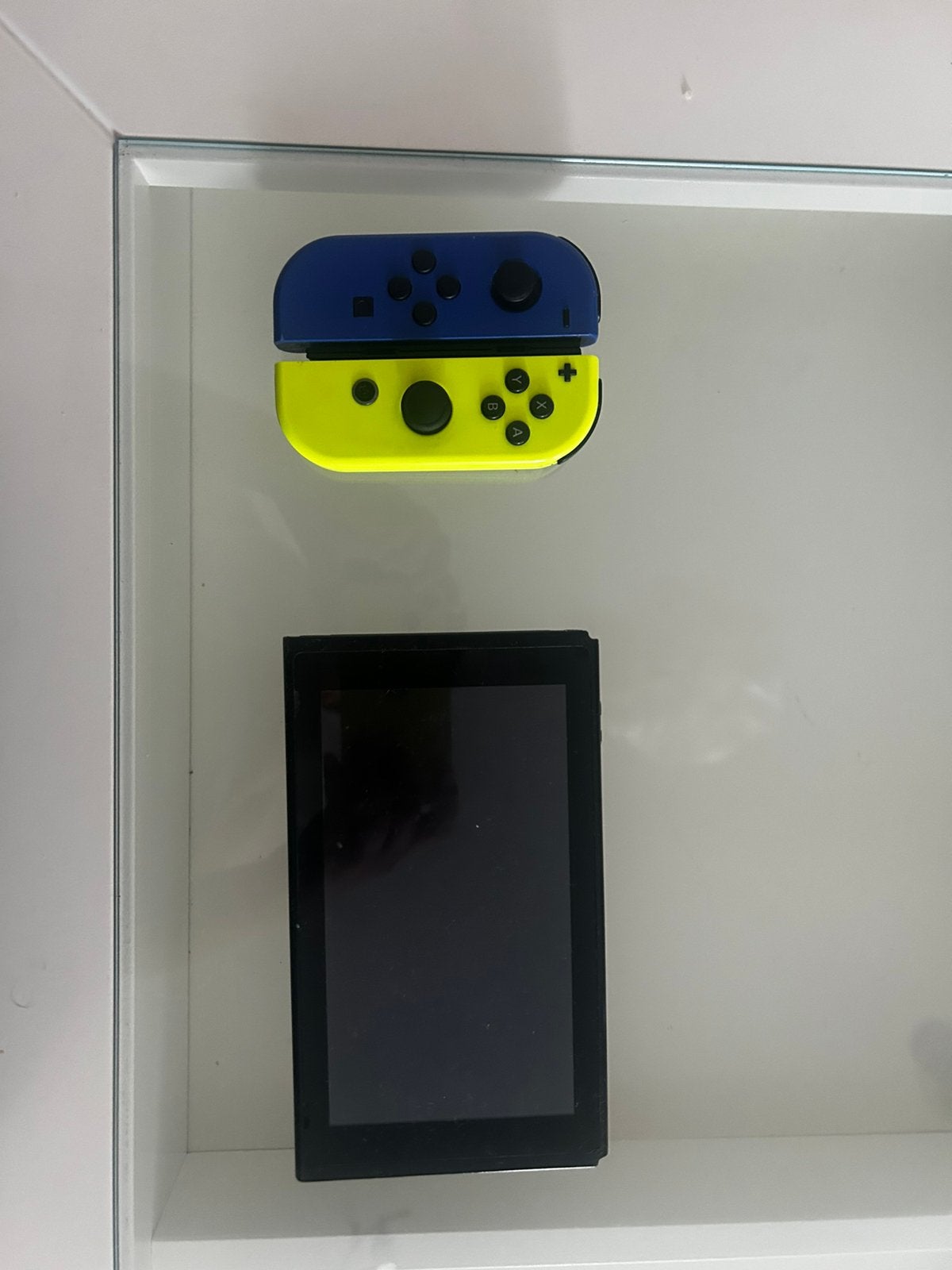 SWITCH 165, Spelcomputers en Games, Spelcomputers | Nintendo Switch, Ophalen of Verzenden, Zo goed als nieuw, Met 2 controllers
