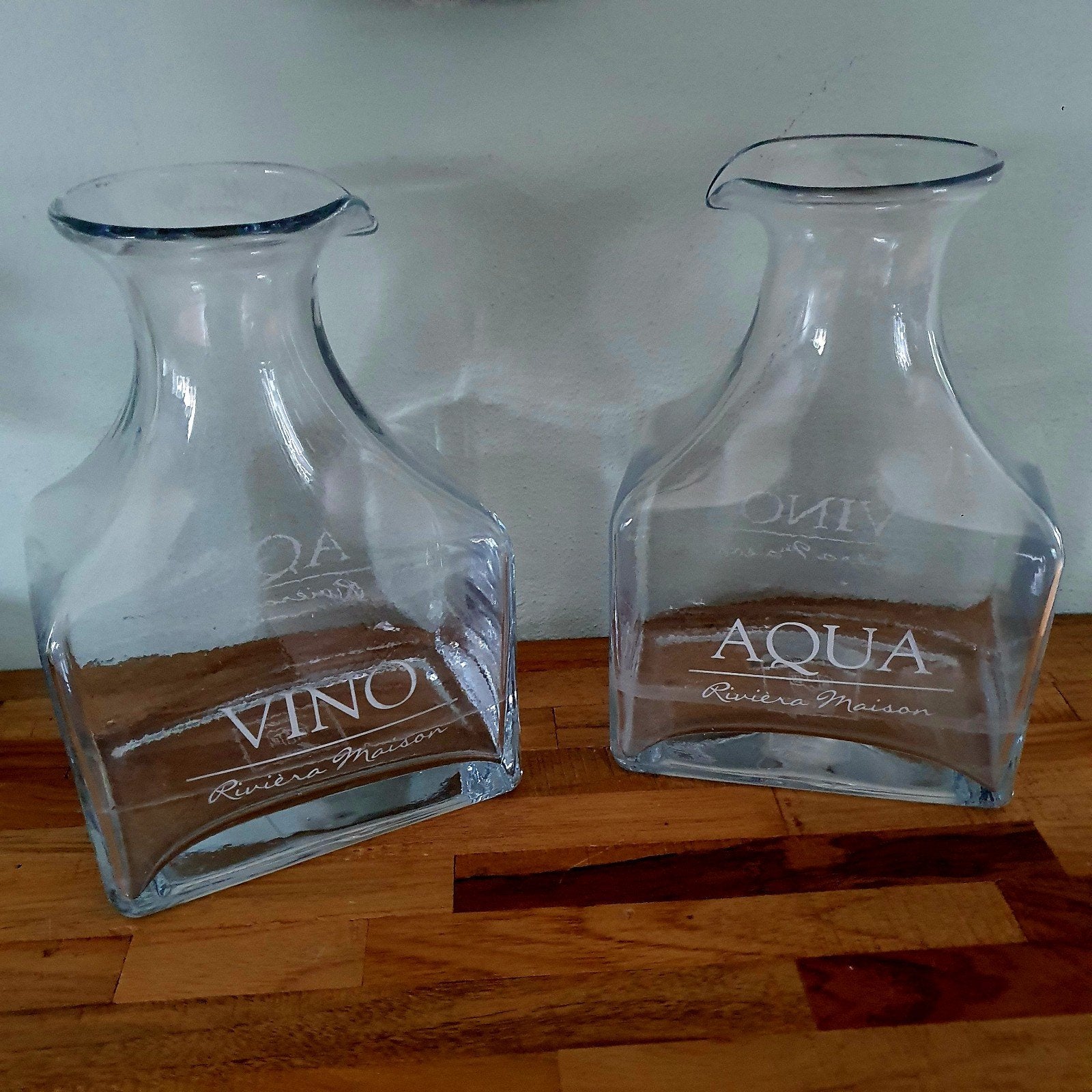 Set van twee glazen karaffen Rivièra Maison.
Model Vino Aqua, Ophalen of Verzenden, Zo goed als nieuw, Overige typen
