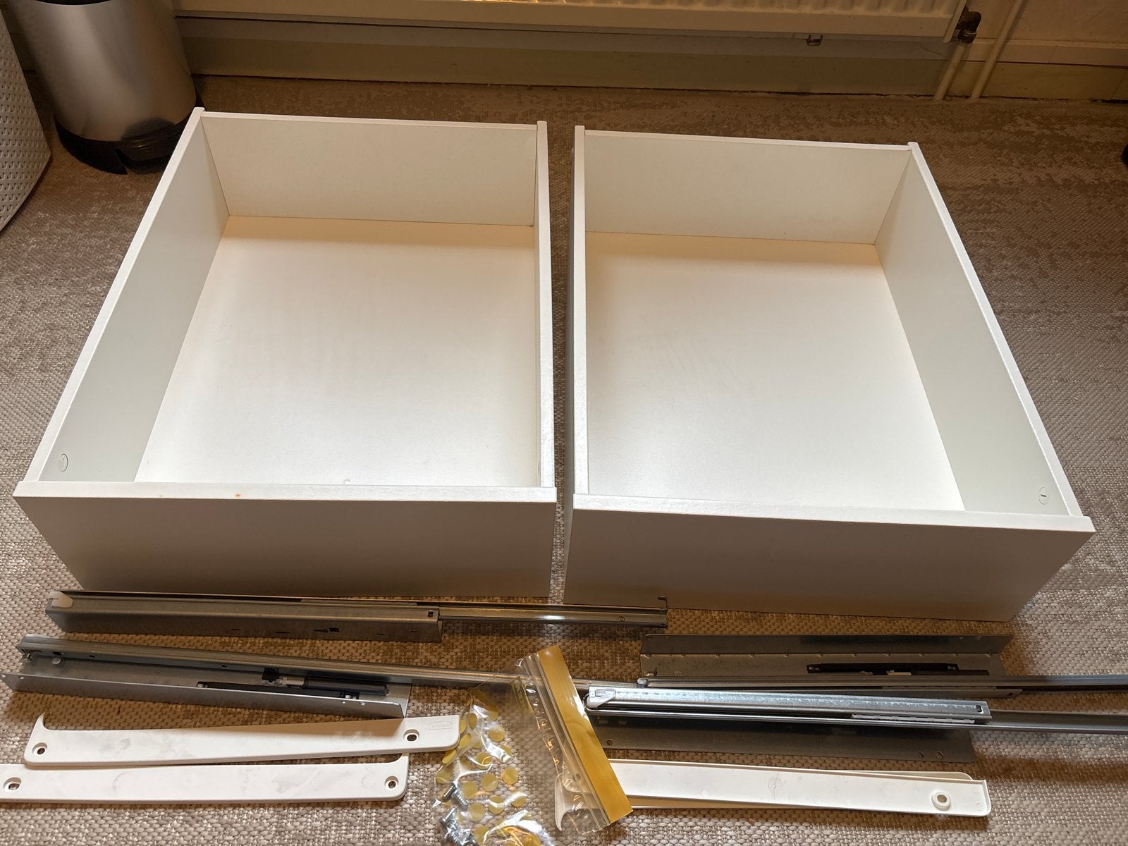 2 witte lades met rails - IKEA, Ophalen, Minder dan 50 cm, Gebruikt, 1 of 2 laden