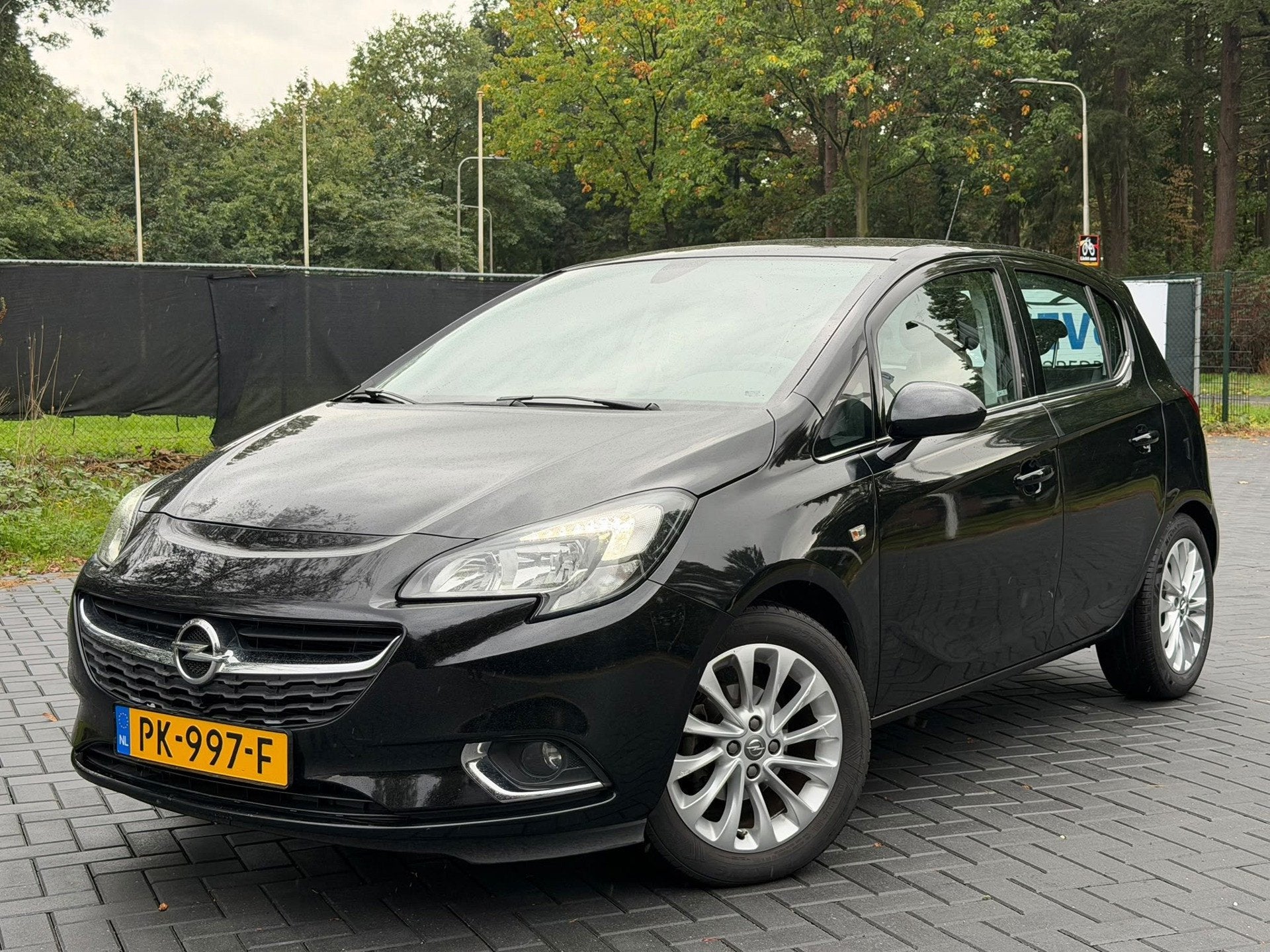 Opel Corsa 1.4 Innovation/Clima/Cruise/Navi/PDC/LMV/Carplay/, Voorwielaandrijving, Dealer onderhouden, 1063 kg, Gebruikt