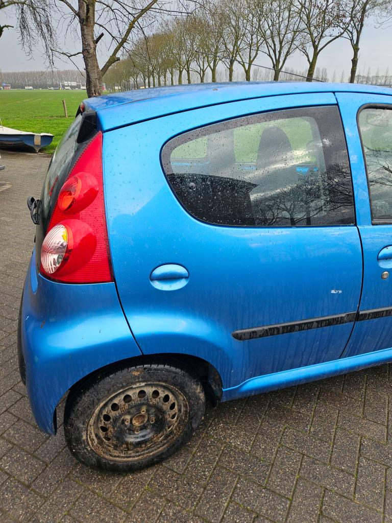 RECHTER ACHTERDEUR PEUGEOT 107, Auto-onderdelen, Niet ingevuld, Gebruikt, Deur, Niet ingevuld