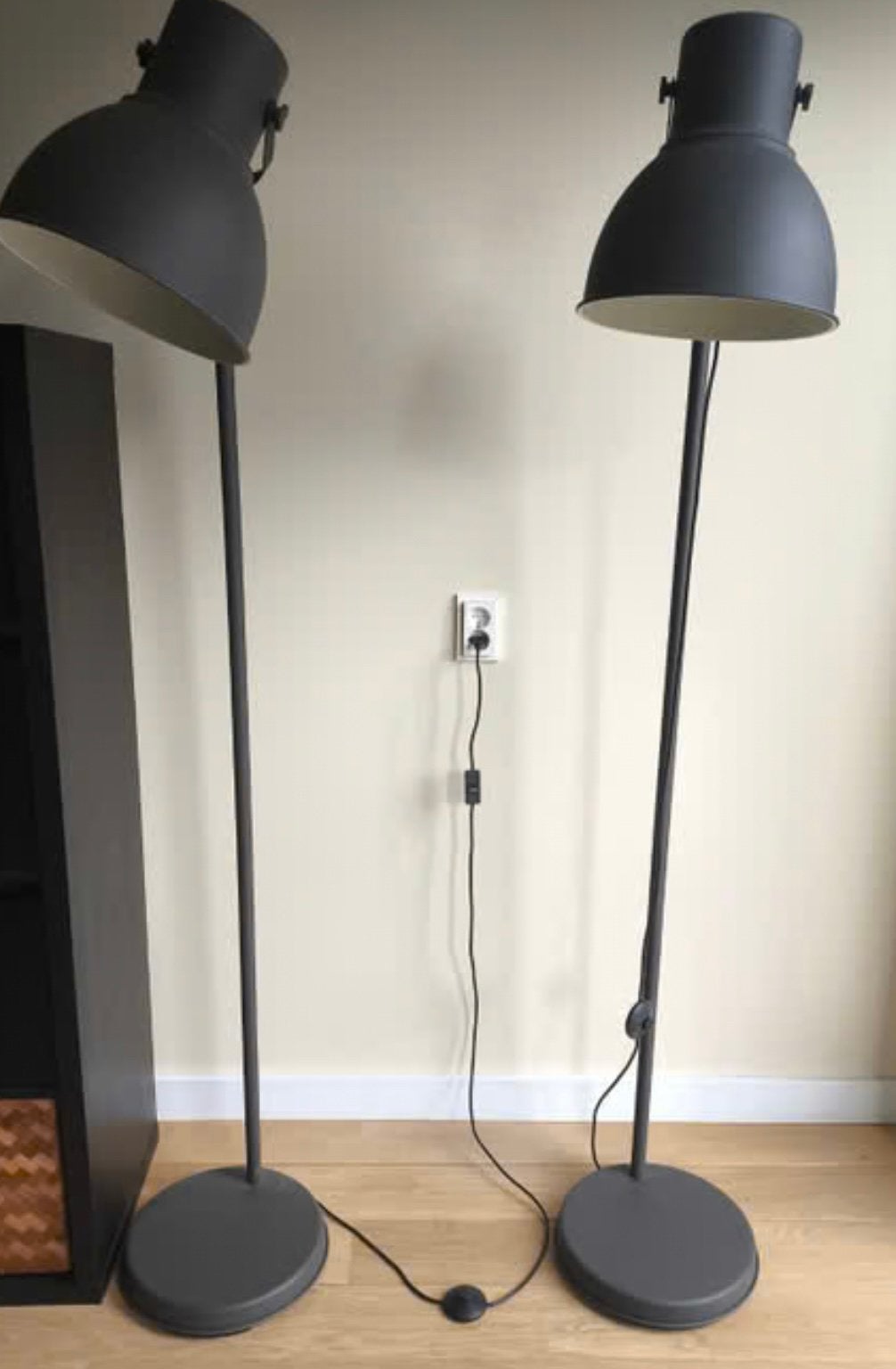 Set van 2 IKEA HEKTAR vloerlampen, Huis en Inrichting, Stoffering | Behang, Ophalen of Verzenden, 75 m² of meer
