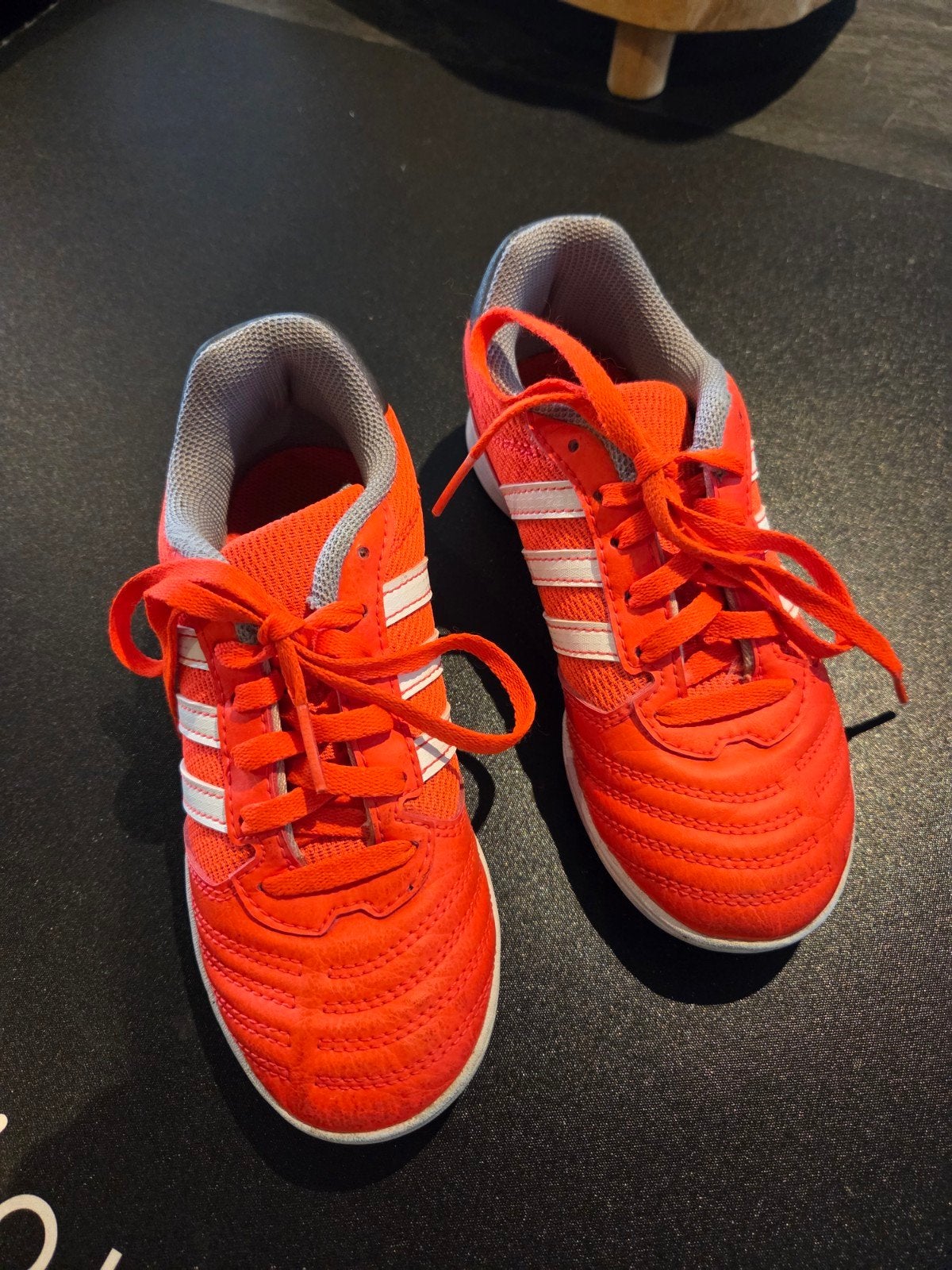 Adidas zaal/gymschoenen maat 32 - Oranje, Adidas, Gebruikt, Ophalen of Verzenden, Jongen of Meisje