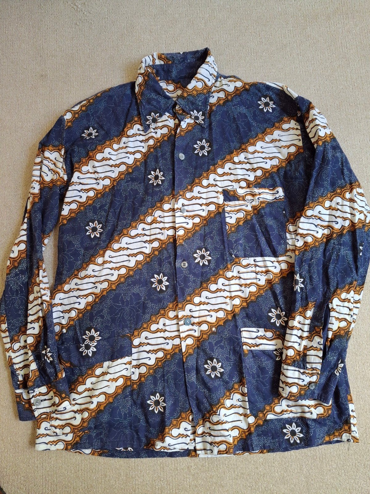 Vintage Batik overhemd - Blauw met wit/oranje patroon, Kleding | Heren, Overhemden, Onbekend, Blauw, Gedragen, Halswijdte 39/40 (M)