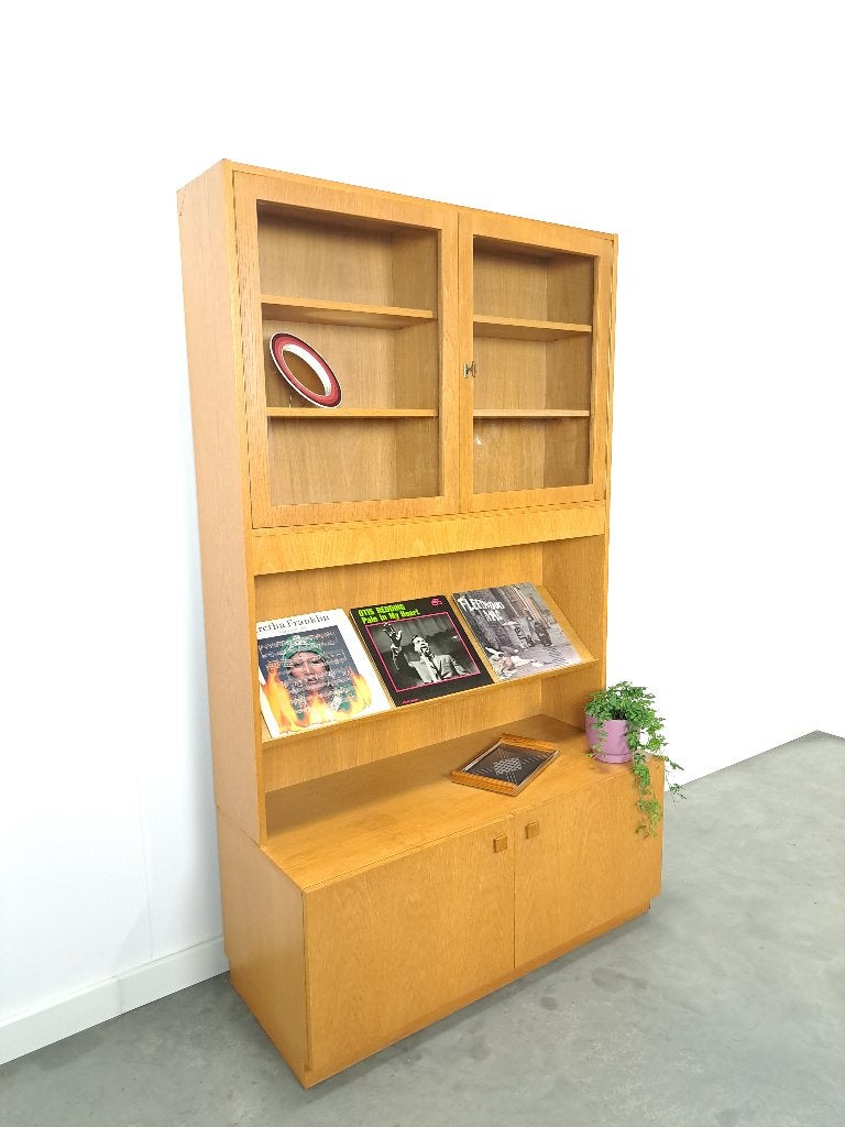 Hoge LP vitrinekast glazen deuren, lectuurplank uit Zweden, 100 tot 150 cm, Glas, Ophalen of Verzenden, 150 tot 200 cm