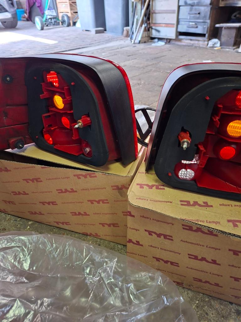 Achterlichten VW (bj 1984) met VW grill-embleem, Ophalen of Verzenden, Nieuw, Volkswagen