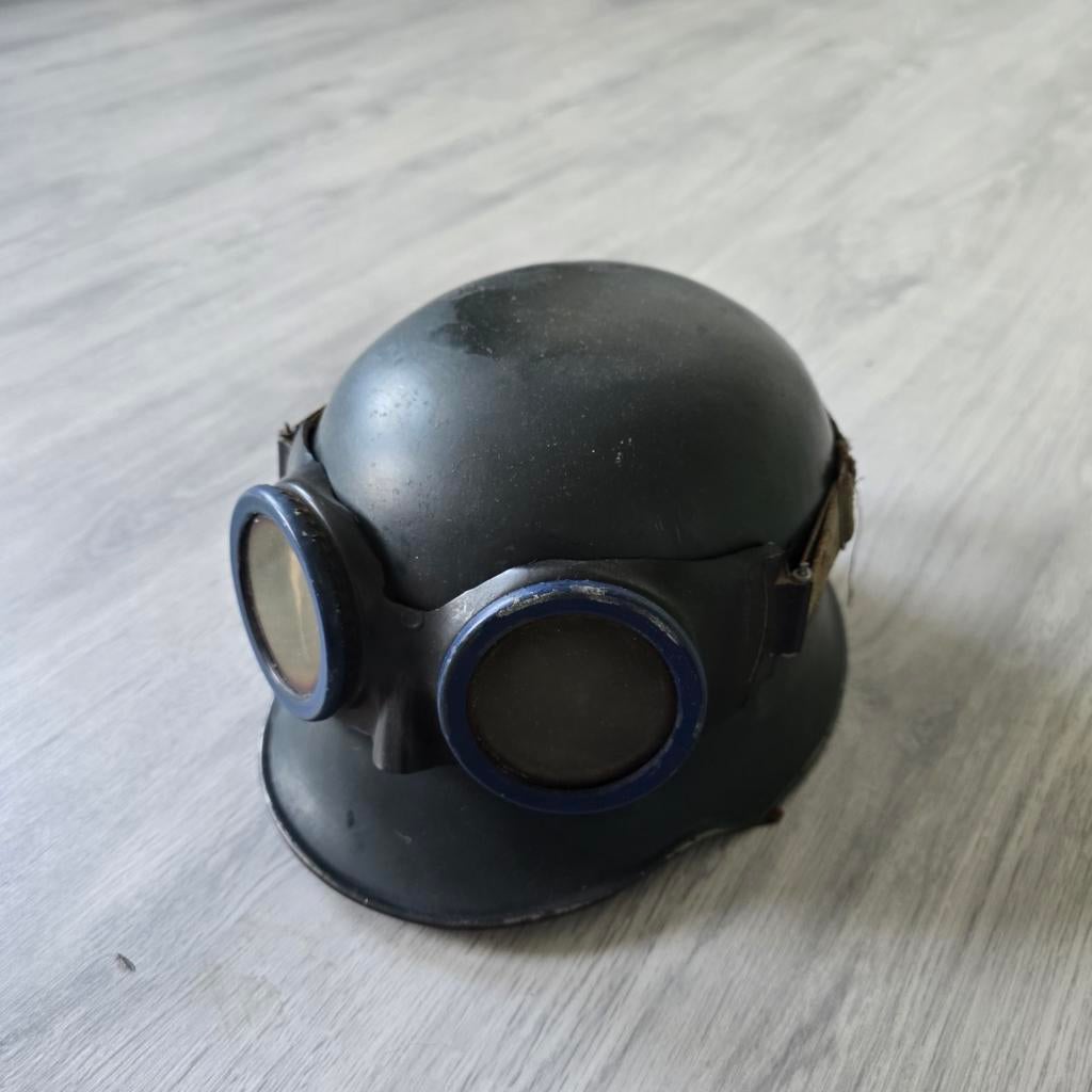Duitse WOII helm met bril - Militaria collectie, Verzamelen, Militaria | Tweede Wereldoorlog, Ophalen of Verzenden, Overige soorten