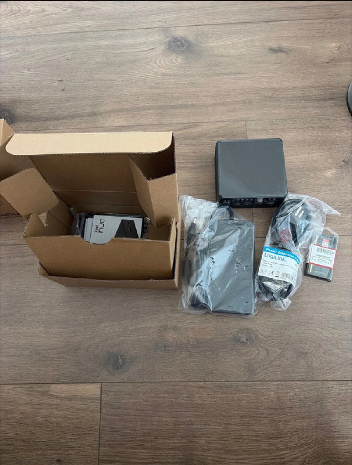 Intel NUC 11 Pro i5, model NUC11TNHi5., Ophalen of Verzenden, Nieuw, SSD