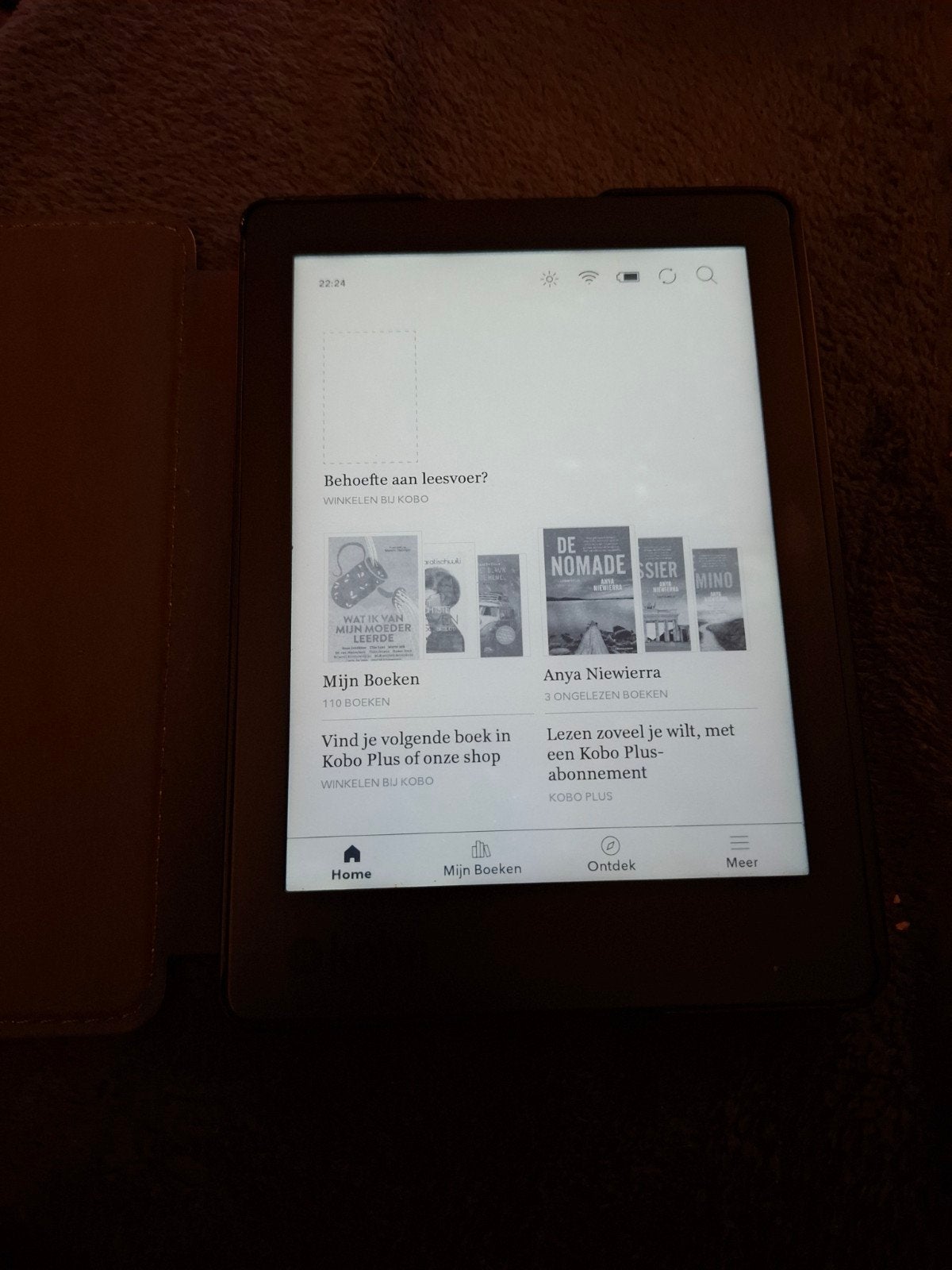 Kobo Aura e-reader met hoesje, 6 inch of minder, Kobo, Ophalen of Verzenden, Zo goed als nieuw