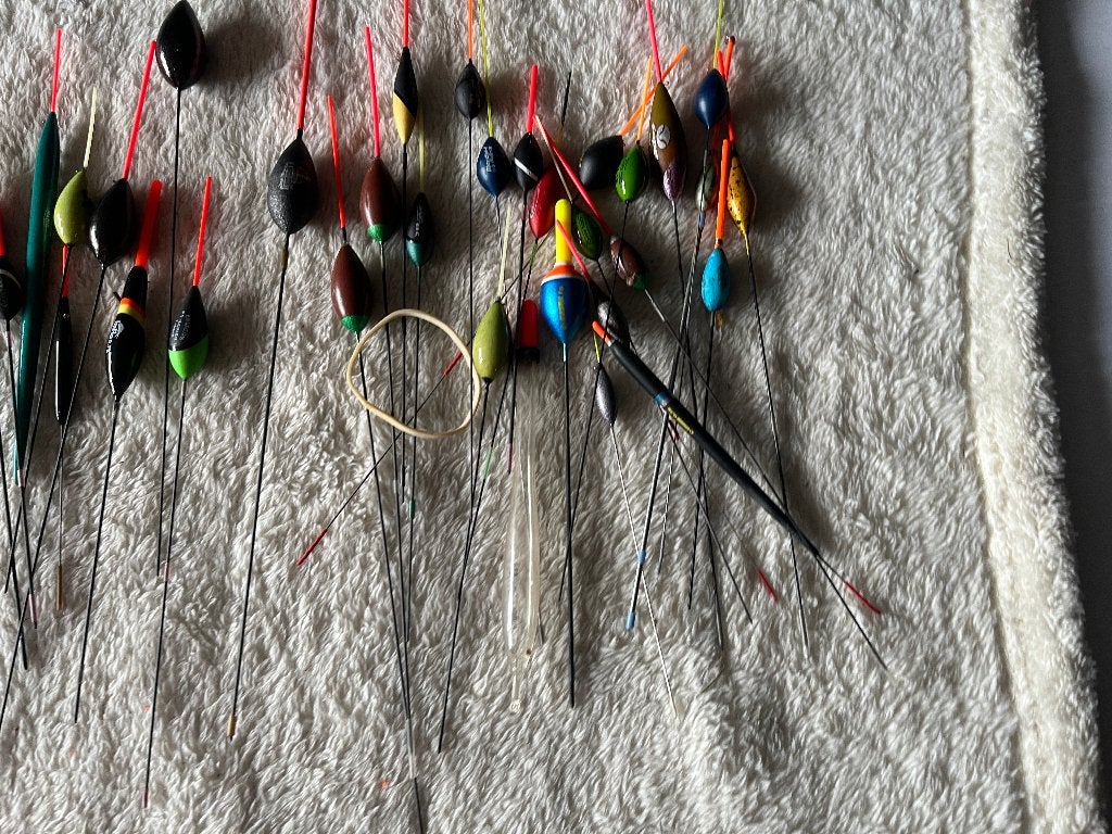 adv 933 / mixset 100 dobbers, Ophalen of Verzenden, Zo goed als nieuw, Dobber of Lood