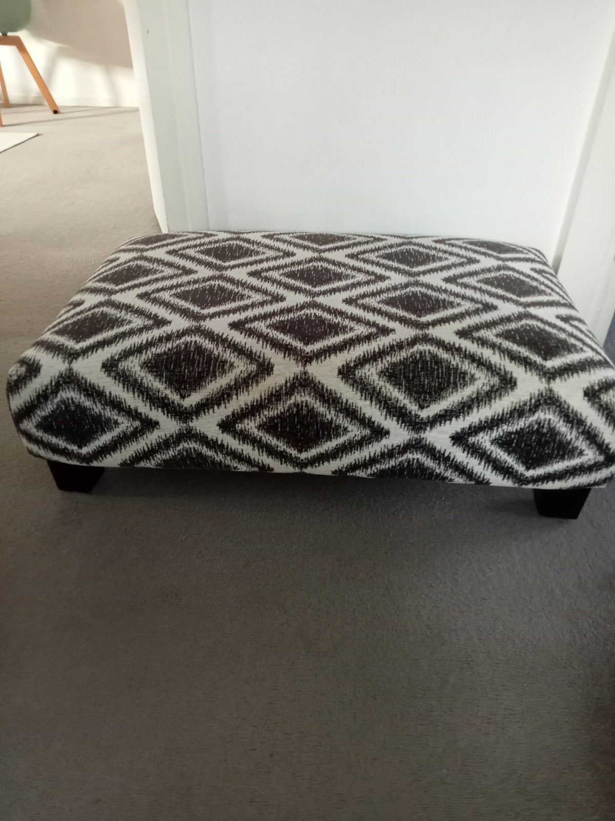 poef 95x60 zwart /crème als nieuw, Gebruikt, Modern, Geometrisch, Stof, Rechthoekig