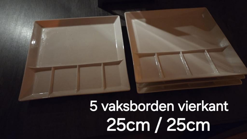 4 nieuwe vierkante wit/beige borden met vakjes, Ophalen