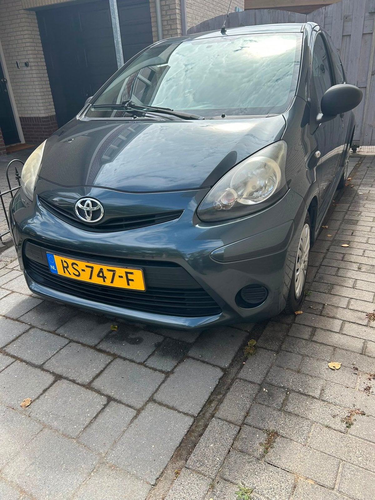 Toyota Aygo 1.0 12V Vvt-i 5DRS 2014 Donker Grijs m 113.764km, Voorwielaandrijving, Zwart, 4 stoelen, Handgeschakeld
