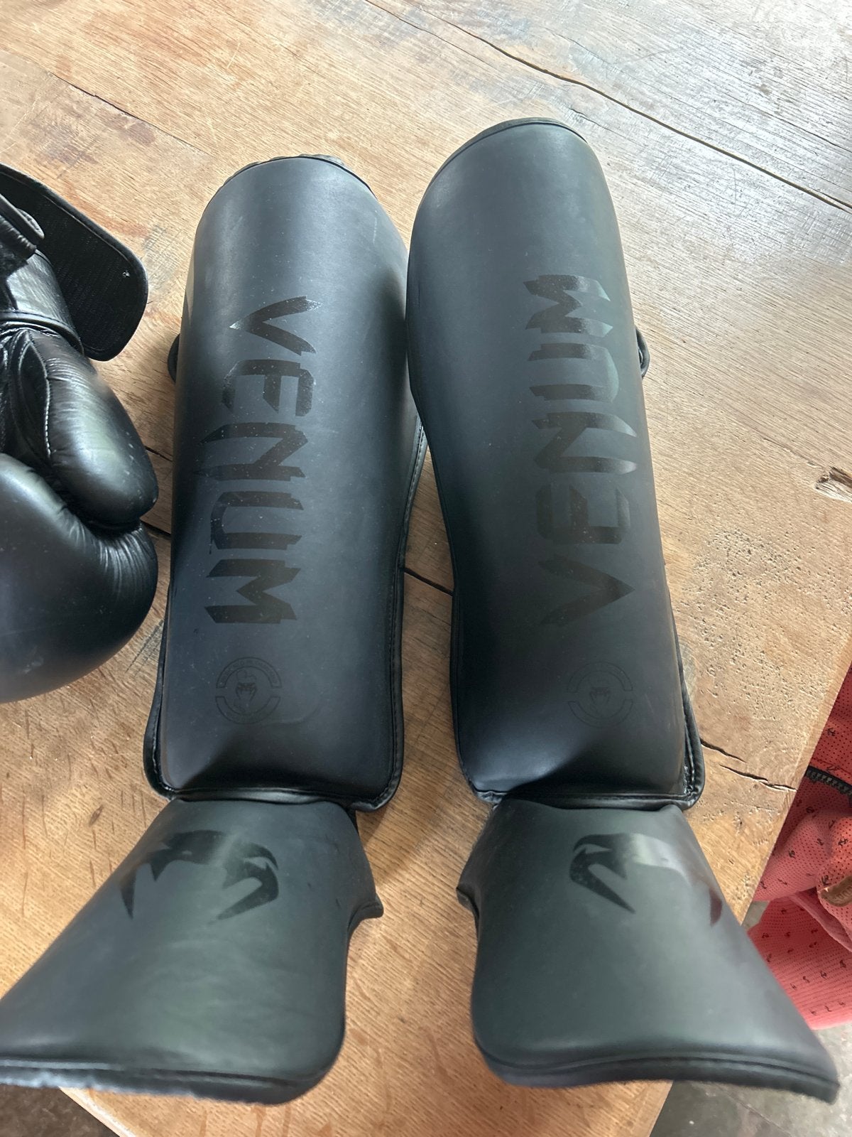 Venum scheenbeschermers en bokshandschoenen (16 OZ), Ophalen of Verzenden, Gebruikt, Bokshandschoenen
