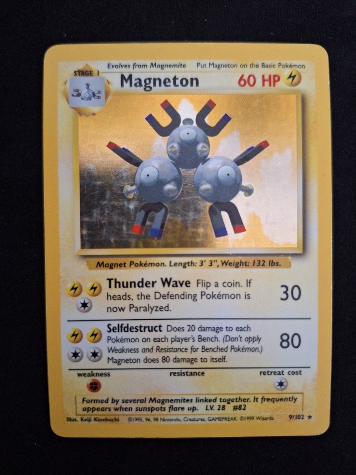 Magneton base set - vintage pokemon, Hobby en Vrije tijd, Verzamelkaartspellen | Pokémon, Ophalen of Verzenden, Zo goed als nieuw