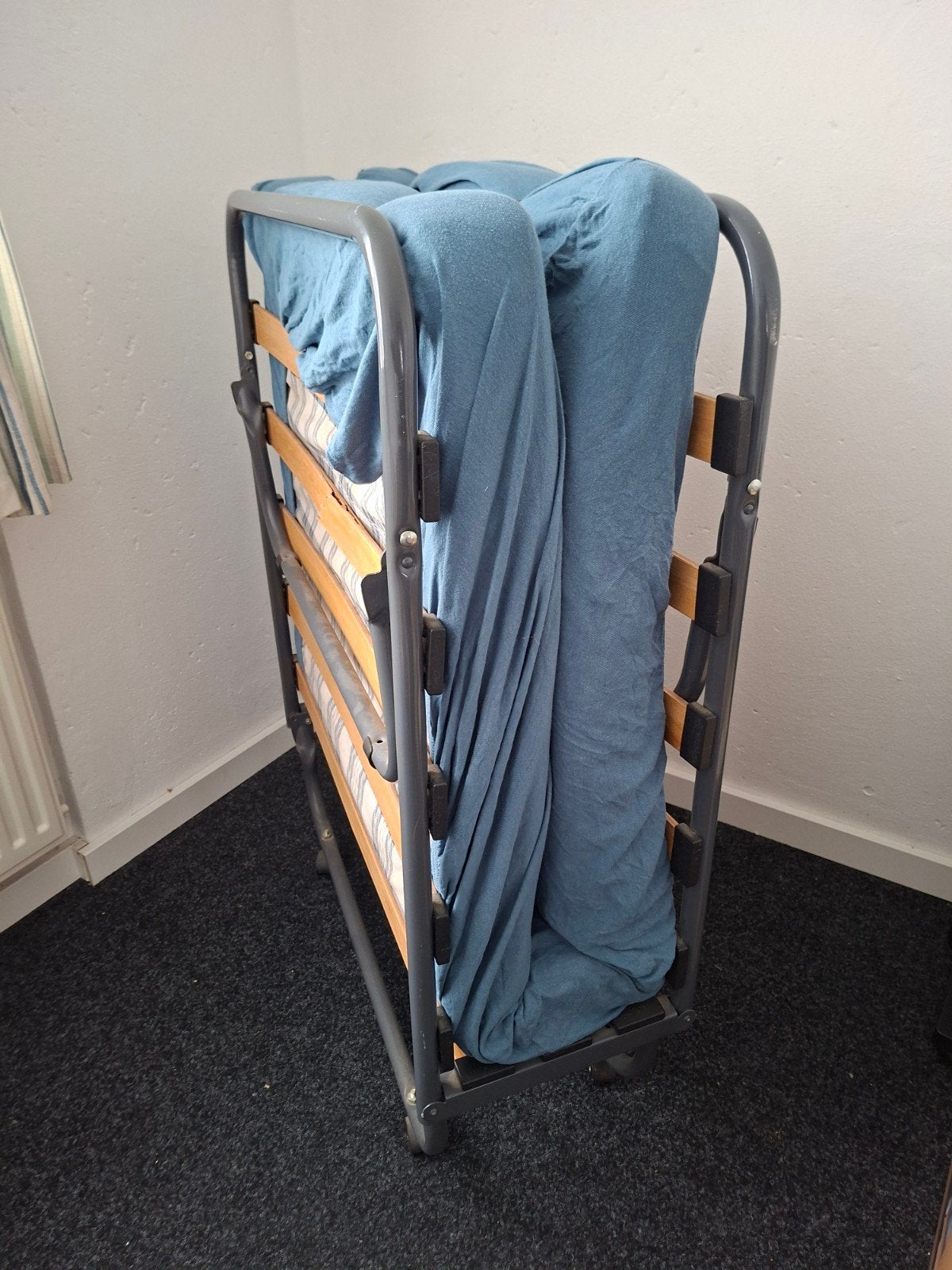 opklapbed /logeerbed, Huis en Inrichting, Ophalen, Eenpersoons, 190 cm of minder, Zo goed als nieuw