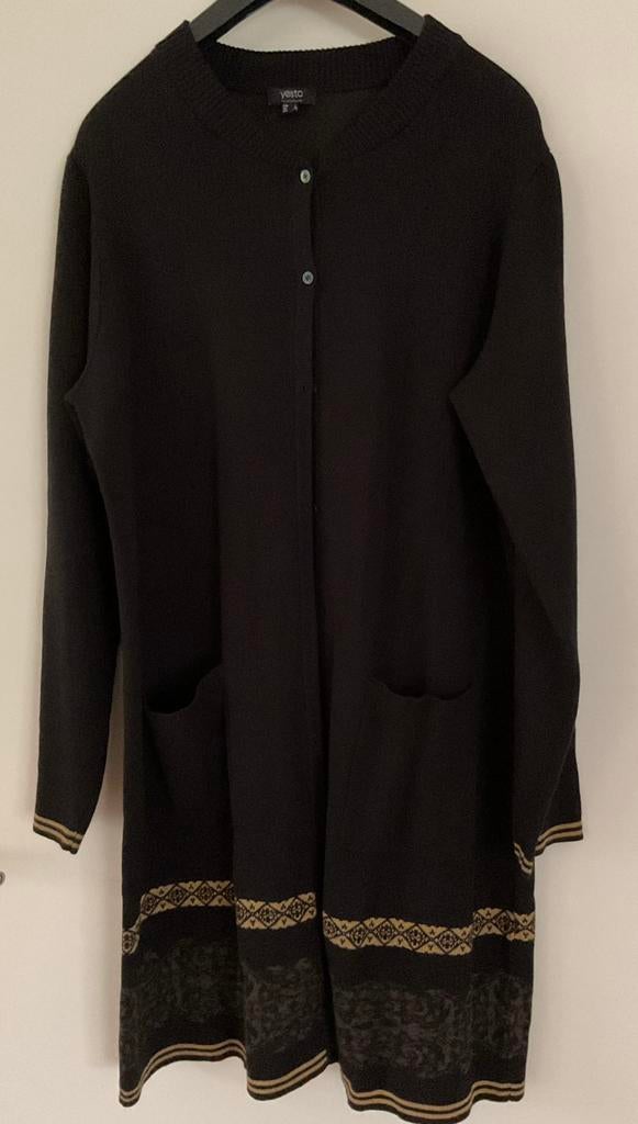 Nieuw lang vest Yesta maat 48, Kleding | Dames, Grote Maten, Ophalen of Verzenden, Nieuw, Zwart, Trui of Vest