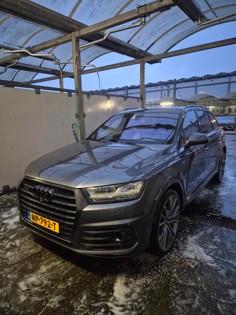 Lichte schade Audi Q7 3.0 TDI 200KW Quattro Tiptronic 2016, Auto's, Automaat, Zwart, 241 €/maand, Alcantara