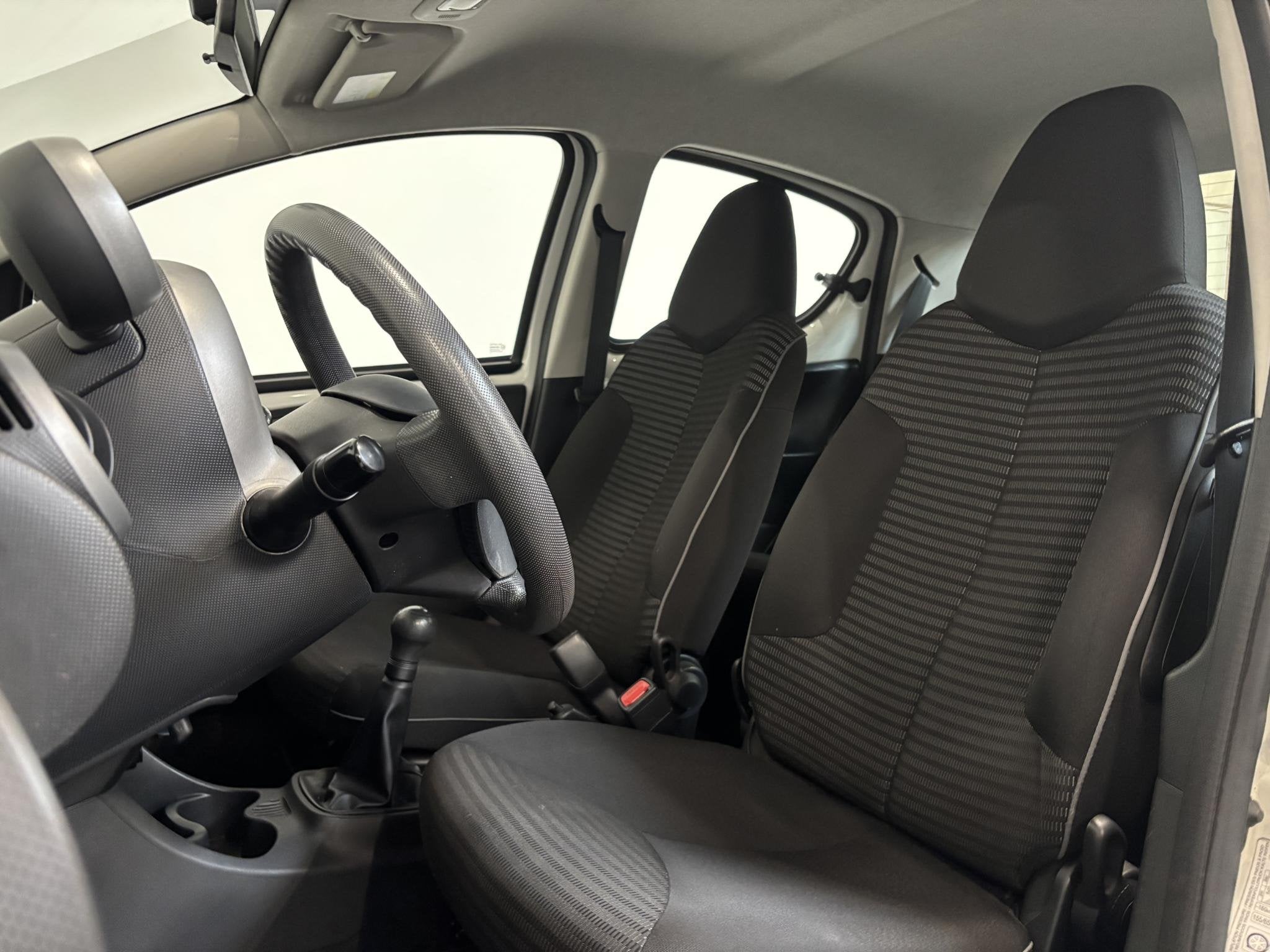 Peugeot 107 1.0 Active Airco Elektrische ramen, Auto's, Peugeot, Voorwielaandrijving, Euro 5, Stof, Gebruikt