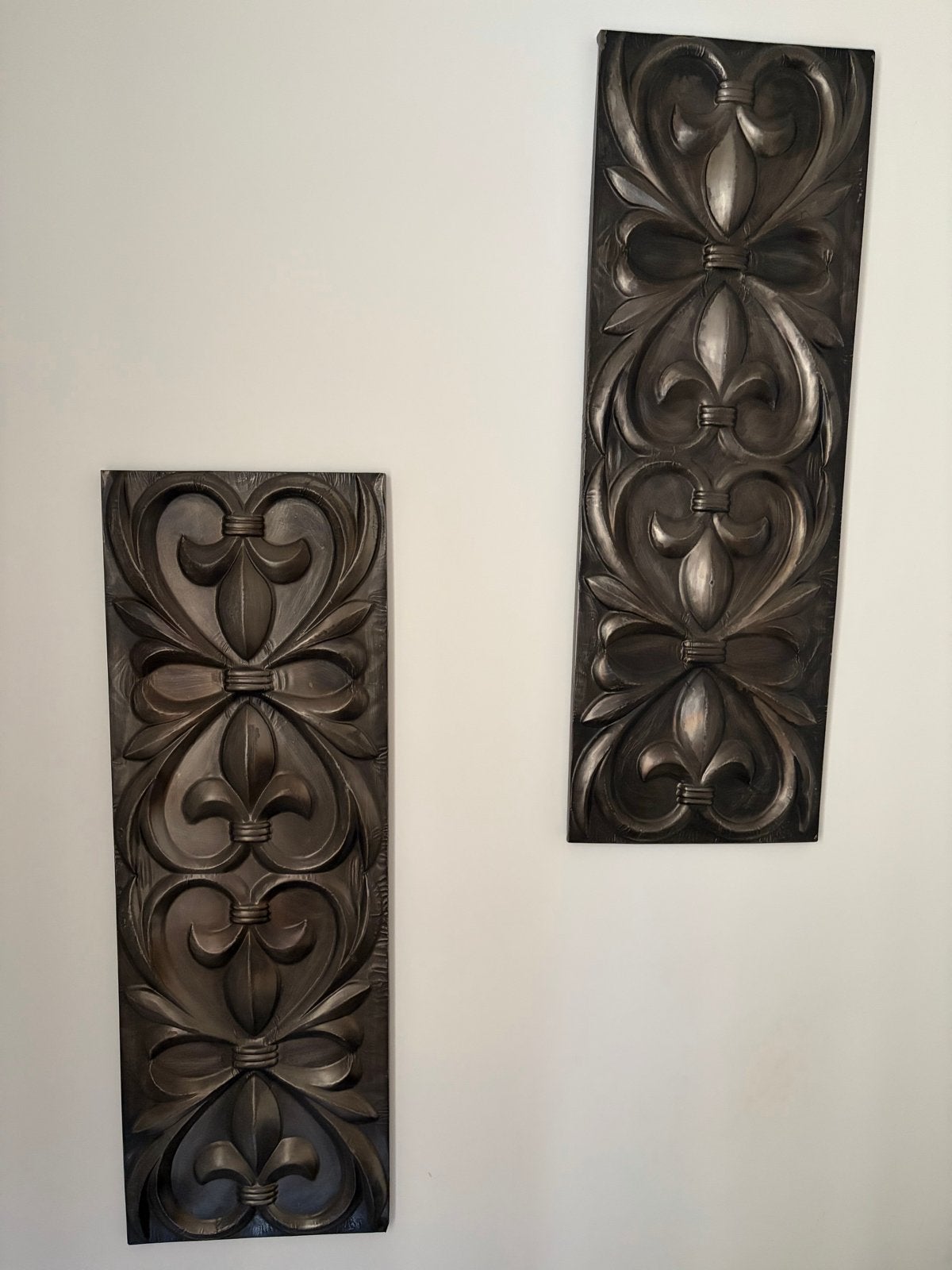 Set van 2 decoratieve wandpanelen met fleur-de-lis, Huis en Inrichting, Ophalen, Klassiek, Zo goed als nieuw, Wandbord of Wandpaneel