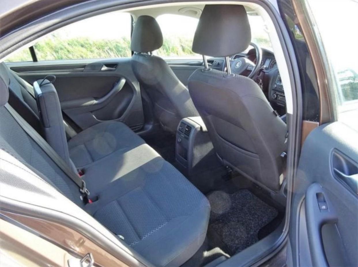 Foto 6 van Volkswagen Jetta 1.2TSI 77KW H6 2012 Bruin