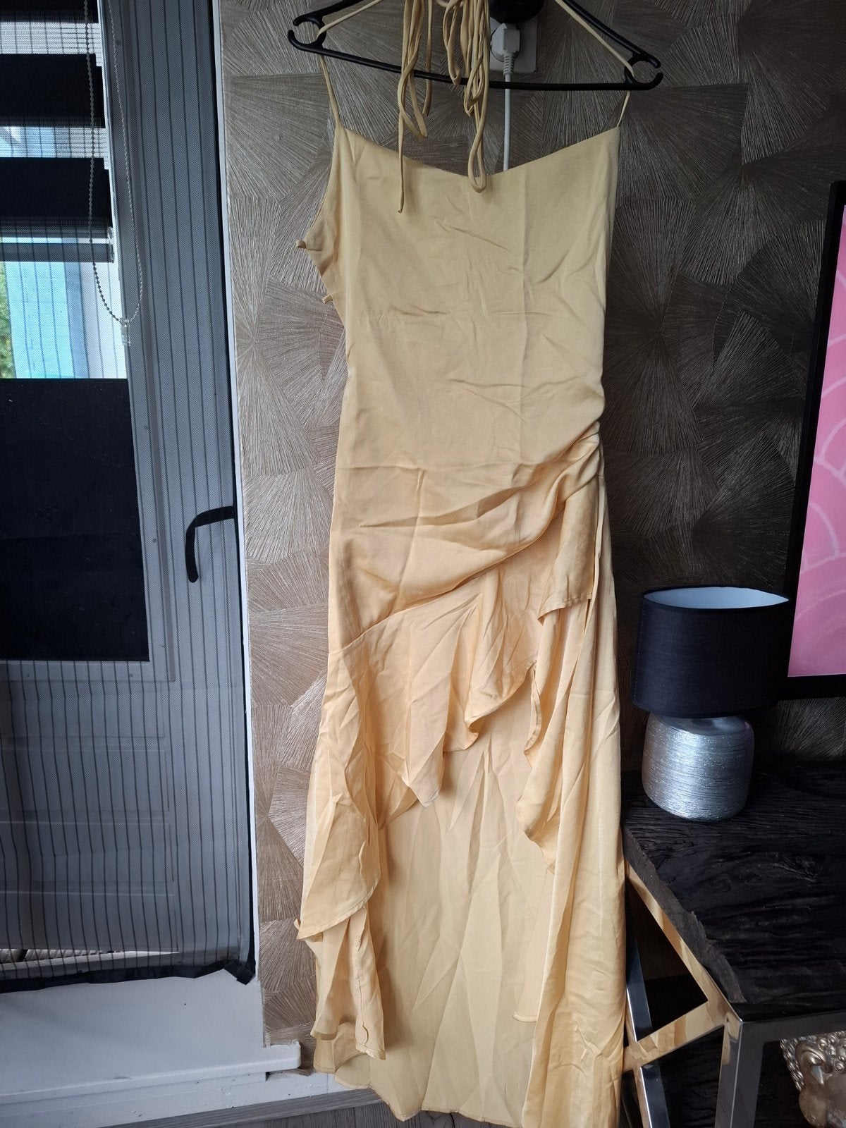 Gele Satijnen Halter Midi Jurk met Ruches - Maat XS, Verzenden, Geel, Nieuw, Maat 34 (XS) of kleiner