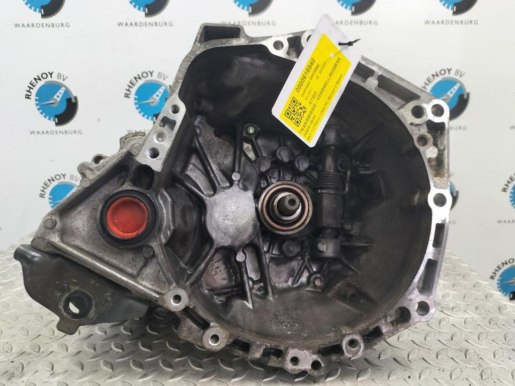 TOYOTA AYGO 1.0-12V ACCESS  TRANSMISSIE / VERSNELLINGSBAK 20, Ophalen of Verzenden, Gebruikt, Stiba lid
