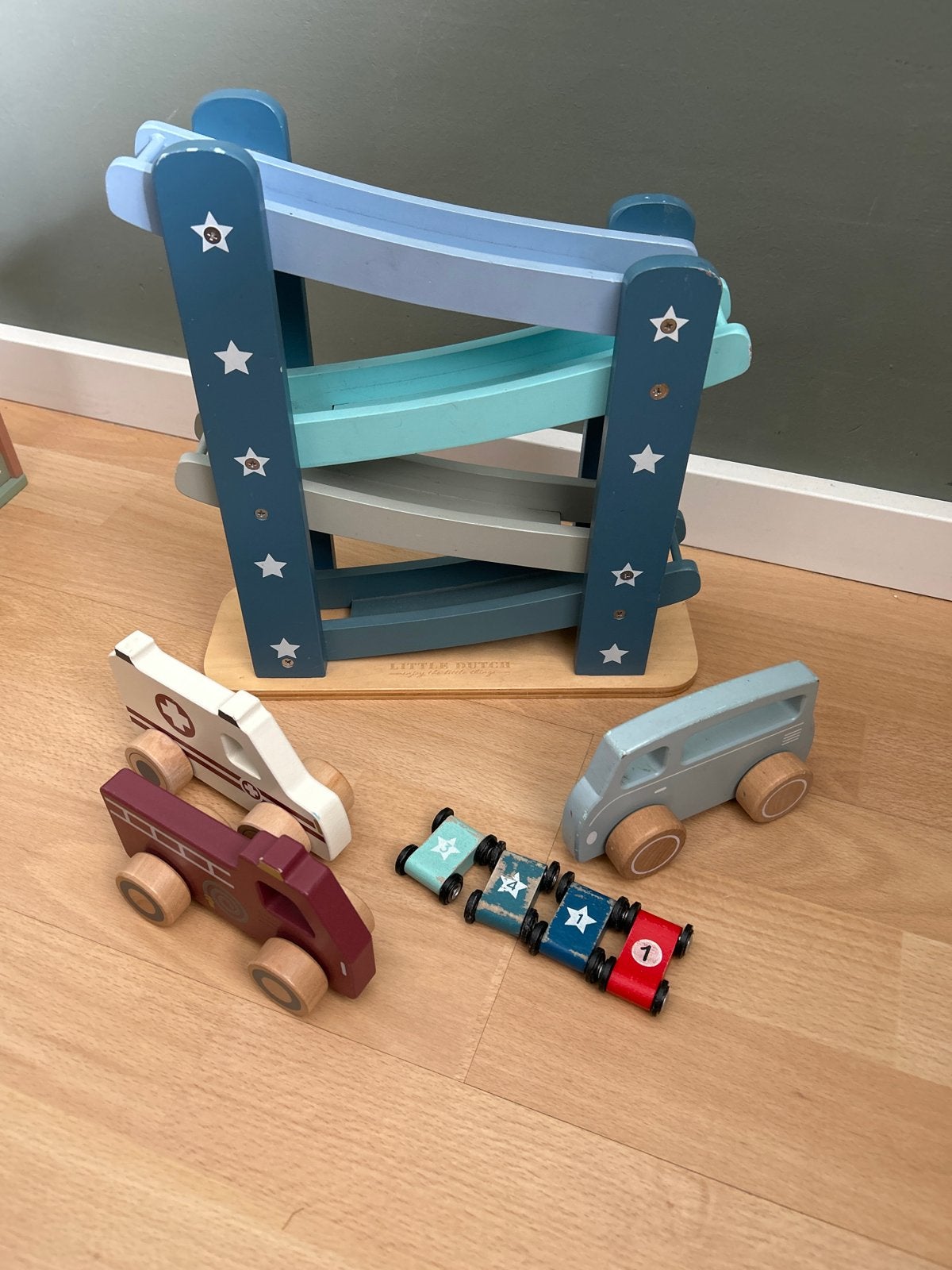 Little Dutch Houten Racebaan met Auto's, Kinderen en Baby's, Ophalen of Verzenden, Gebruikt, Rij- of Hobbelspeelgoed