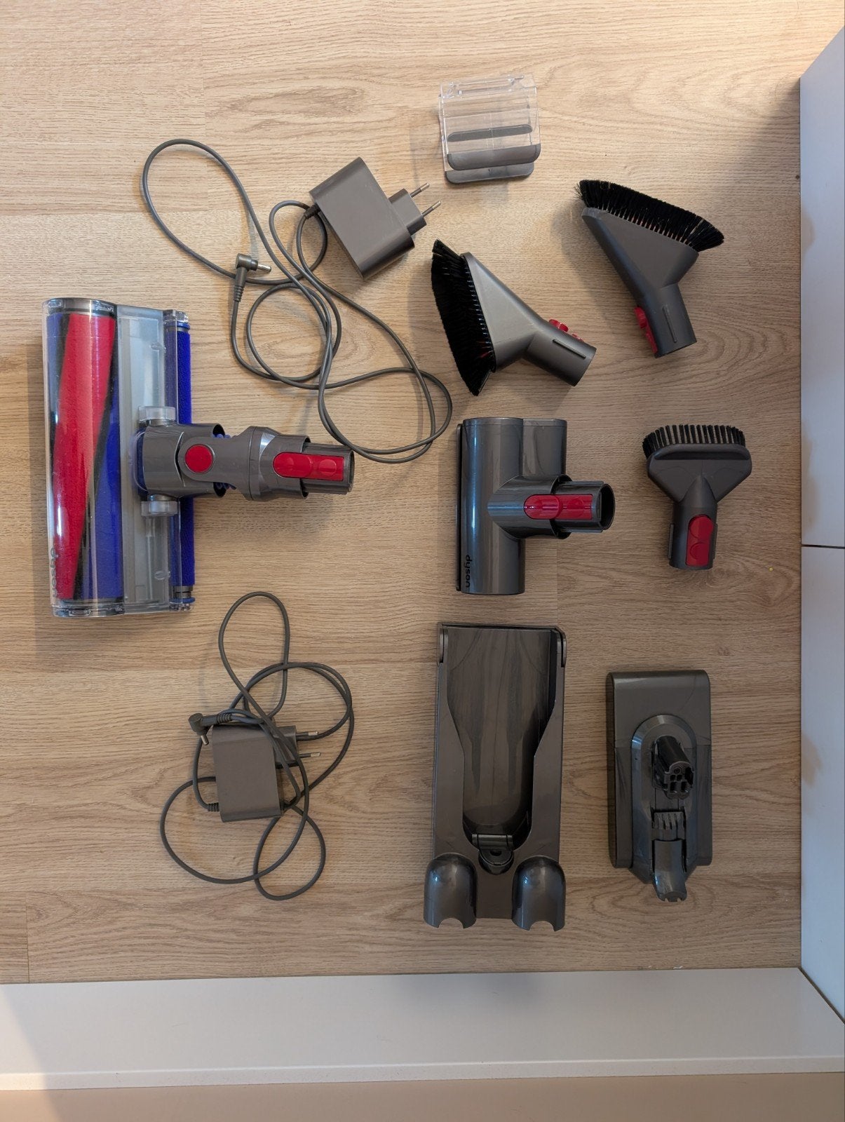 Dyson V11 onderdelen: borstels, accu, oplader, dockingstatio, Ophalen of Verzenden, Gebruikt