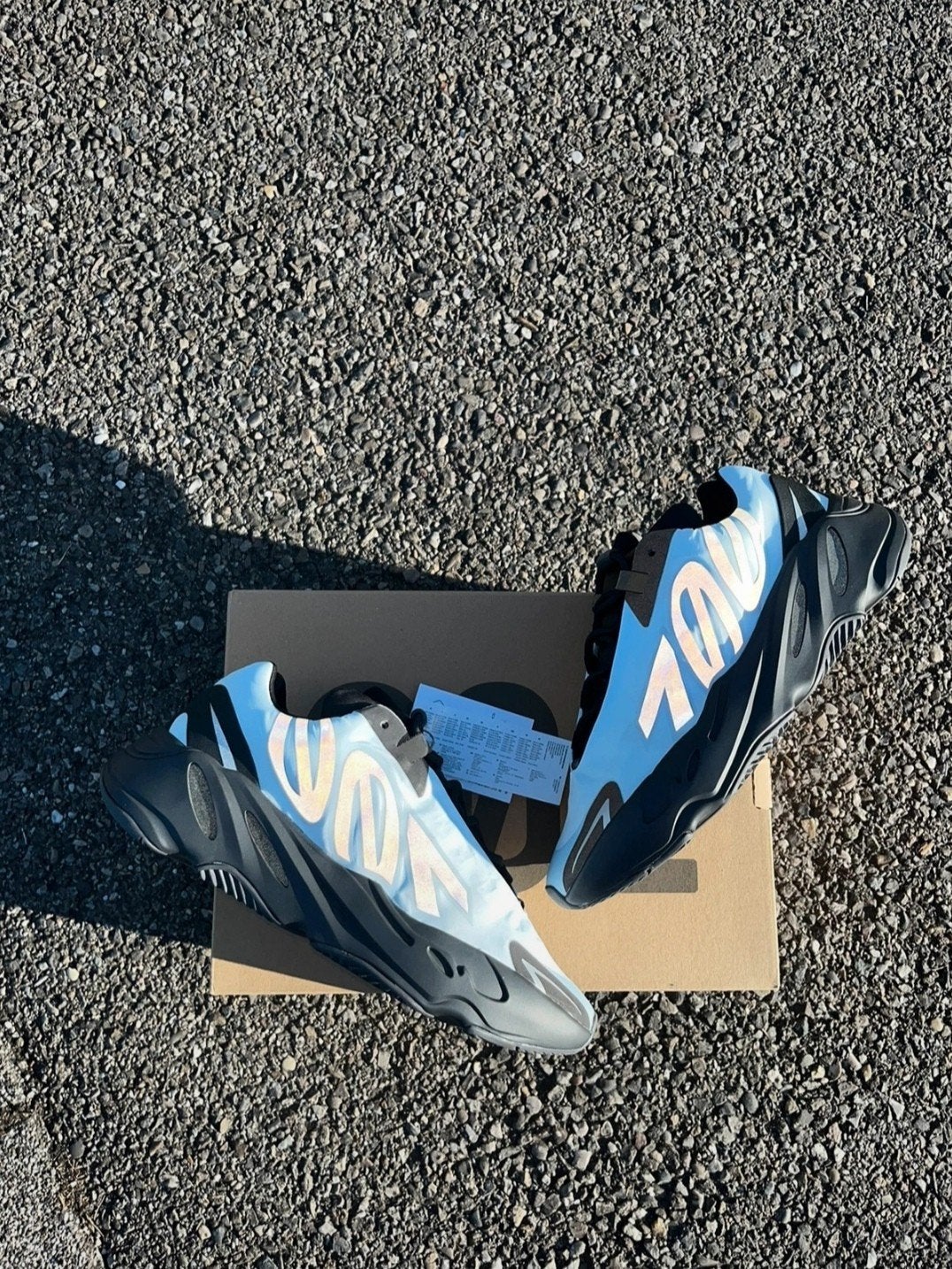 Adidas Yeezy 700 MNVN, Kleding | Heren, Blauw, Nieuw, Ophalen of Verzenden, Sneakers of Gympen