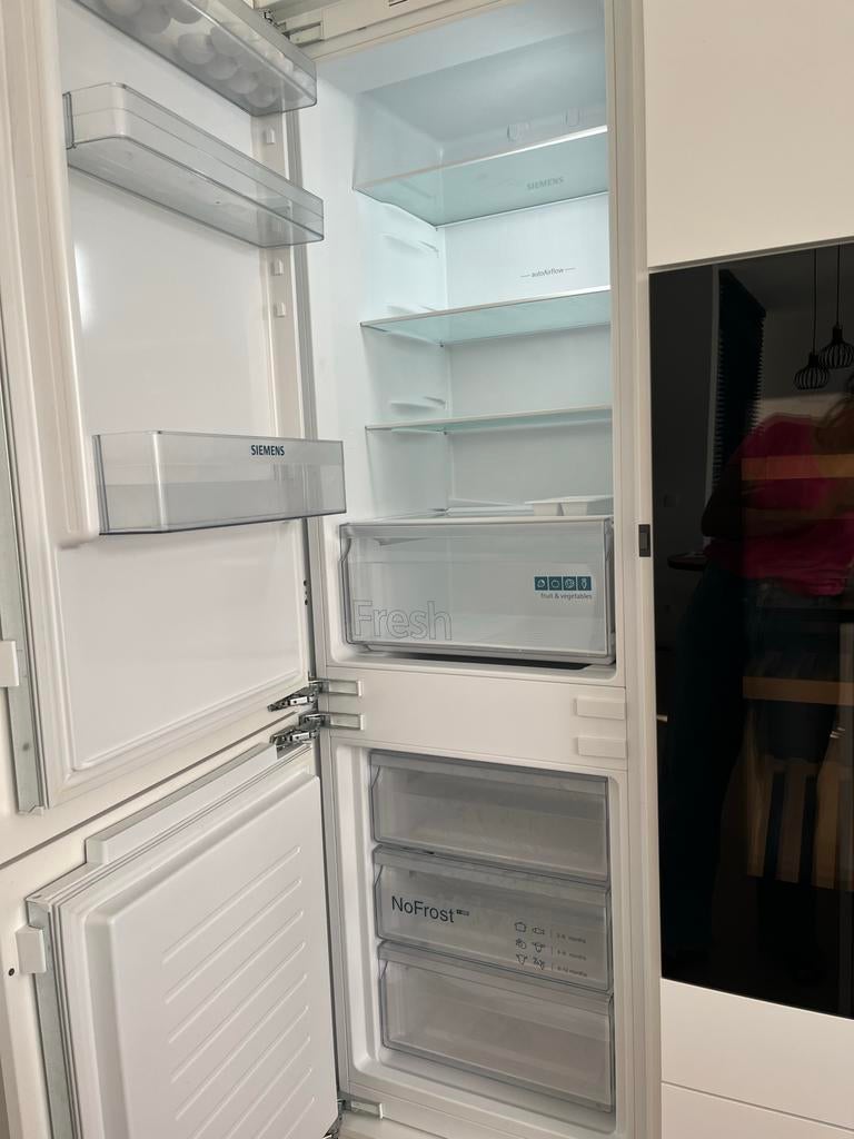 Siemens IQ100 Koelkast - Nieuwstaat met NoFrost, Ophalen, 200 liter of meer, 60 cm of meer, Met aparte vriezer