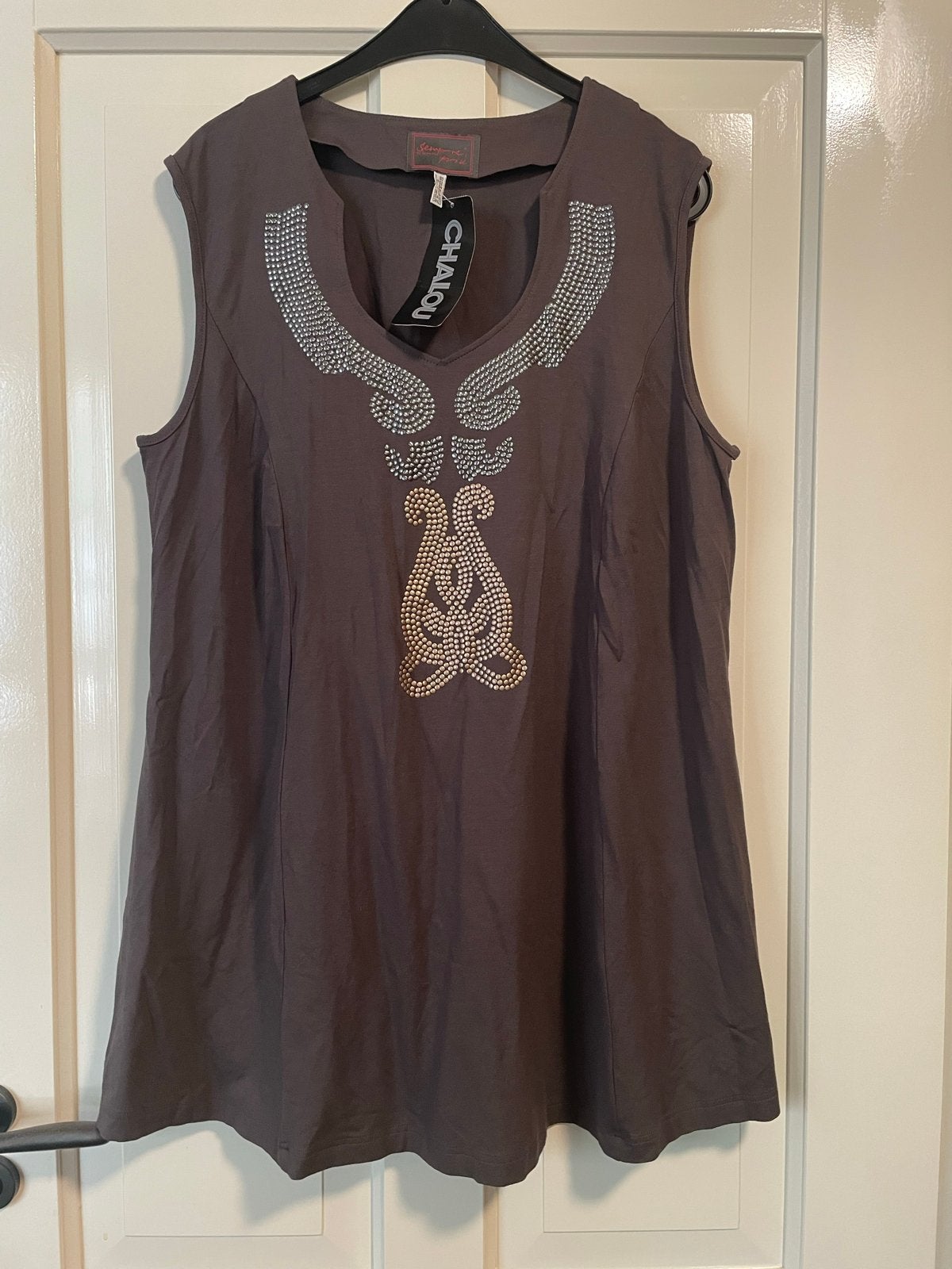 Chalou tuniek met studs - Maat 50 - Nieuw met kaartje, Kleding | Dames, Grote Maten, Ophalen of Verzenden, Nieuw, Bruin, Blouse of Tuniek
