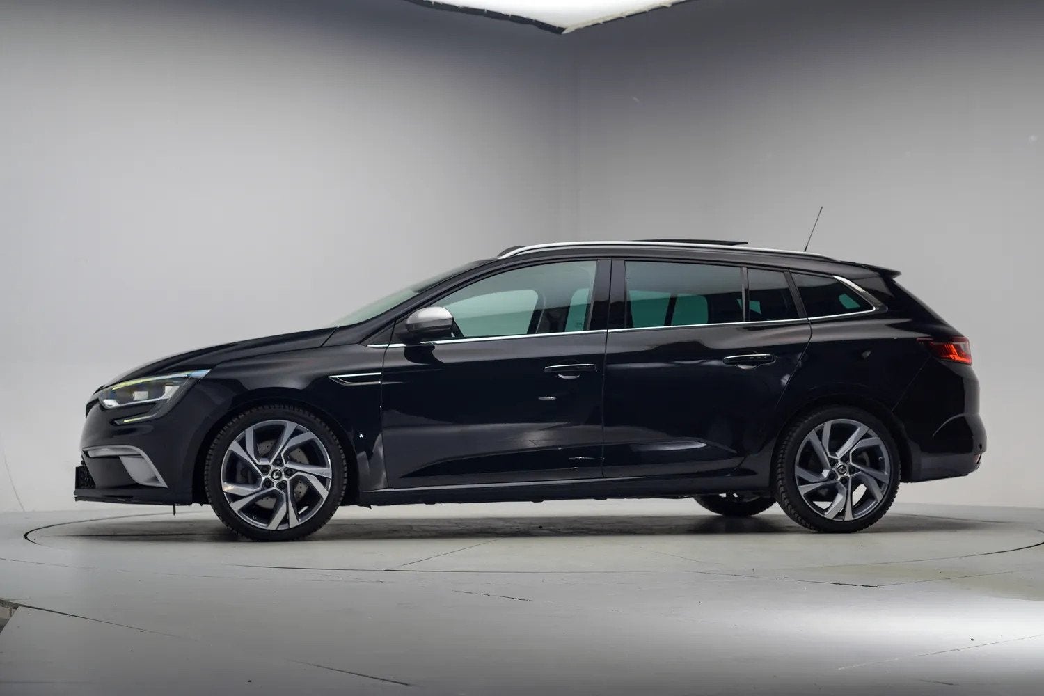 Renault Mégane Estate 1.6 TCe 205pk GT Aut. [ Panorama LED, Auto's, 1618 cc, Gebruikt, 4 cilinders, Zwart