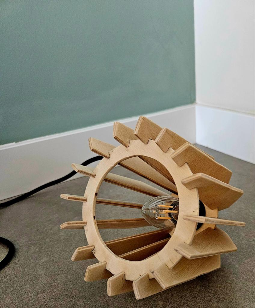 Unieke houten tafellamp - Modern design, Ophalen, Zo goed als nieuw, Hout