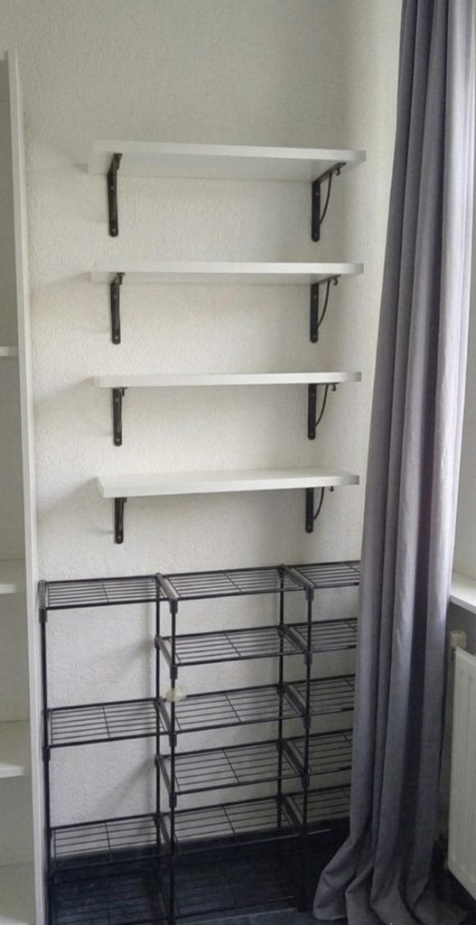 7 stuks wandplanken wit met zwarte dragers (79x19 cm)- 55€, Ophalen, Zo goed als nieuw