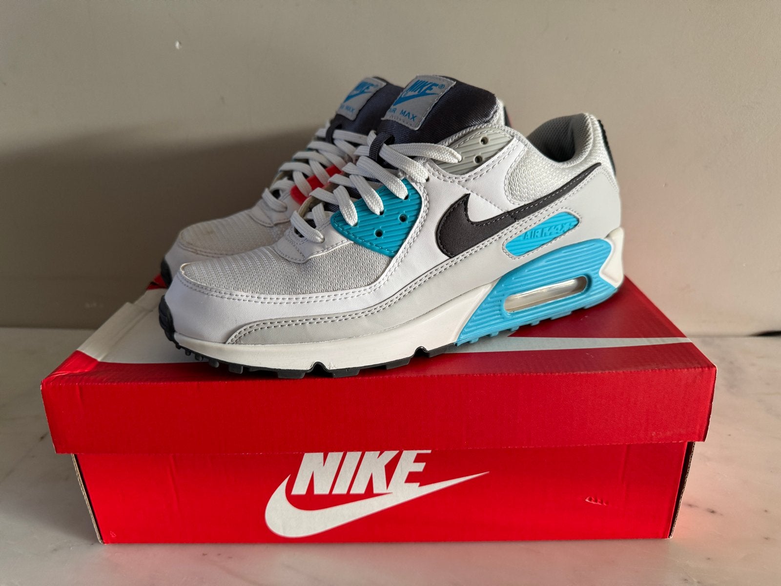 Nike Air Max 90 CV8839 100 - Maat 43, Kleding | Heren, Overige kleuren, Verzenden, Sneakers of Gympen, Zo goed als nieuw