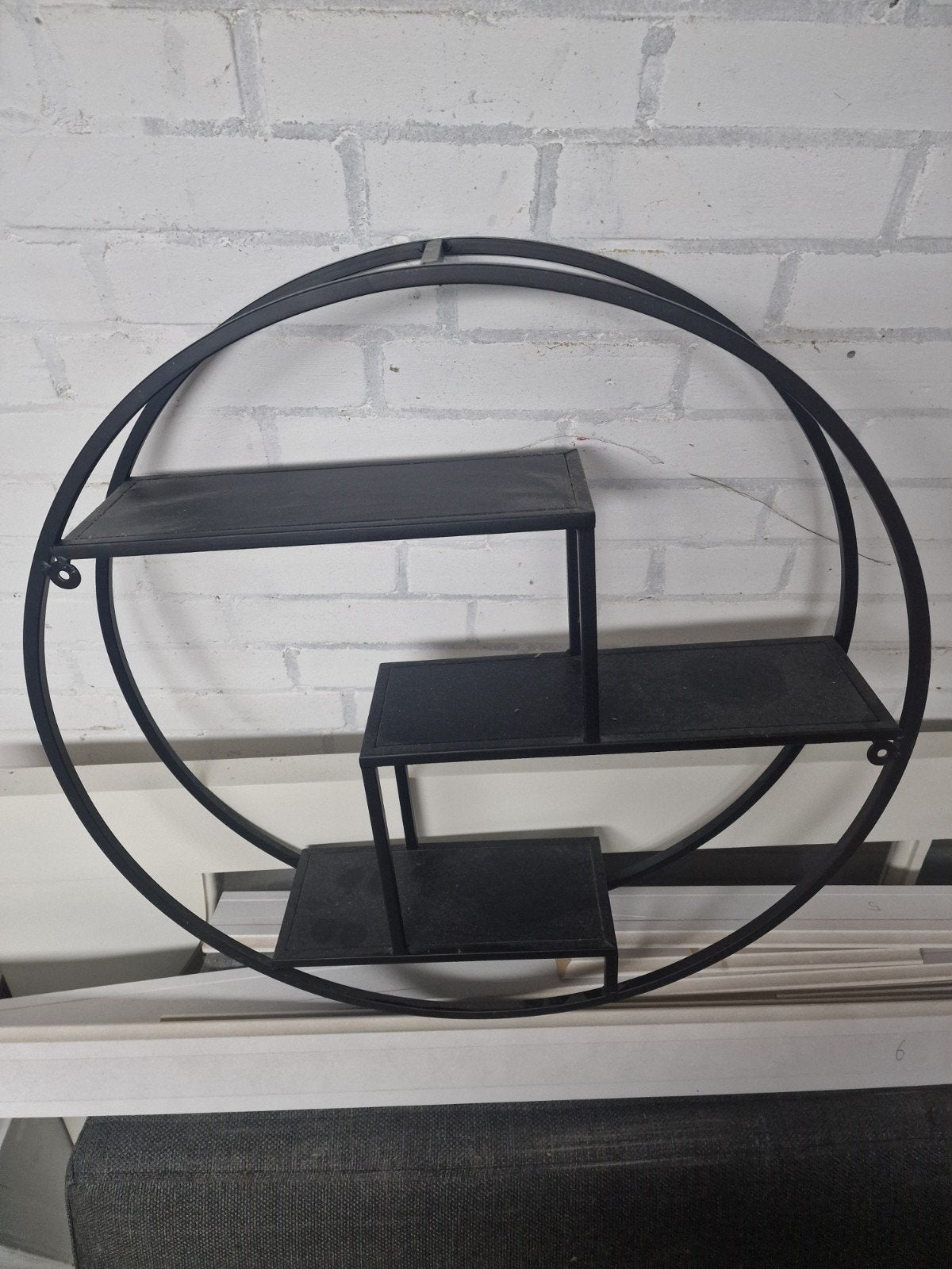 Zwart metalen wandrek - Rond met 3 planken (60 cm), Ophalen, Zo goed als nieuw
