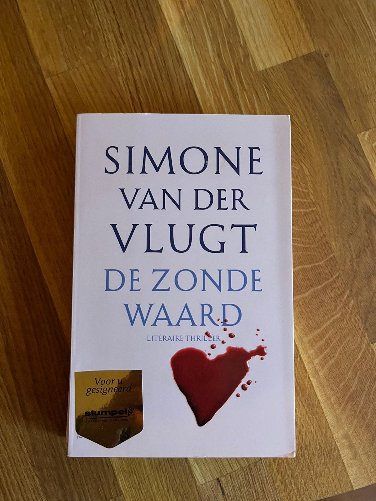 Simone Van der Vlugt - De zonde waard gesigneerd, Ophalen of Verzenden, Zo goed als nieuw