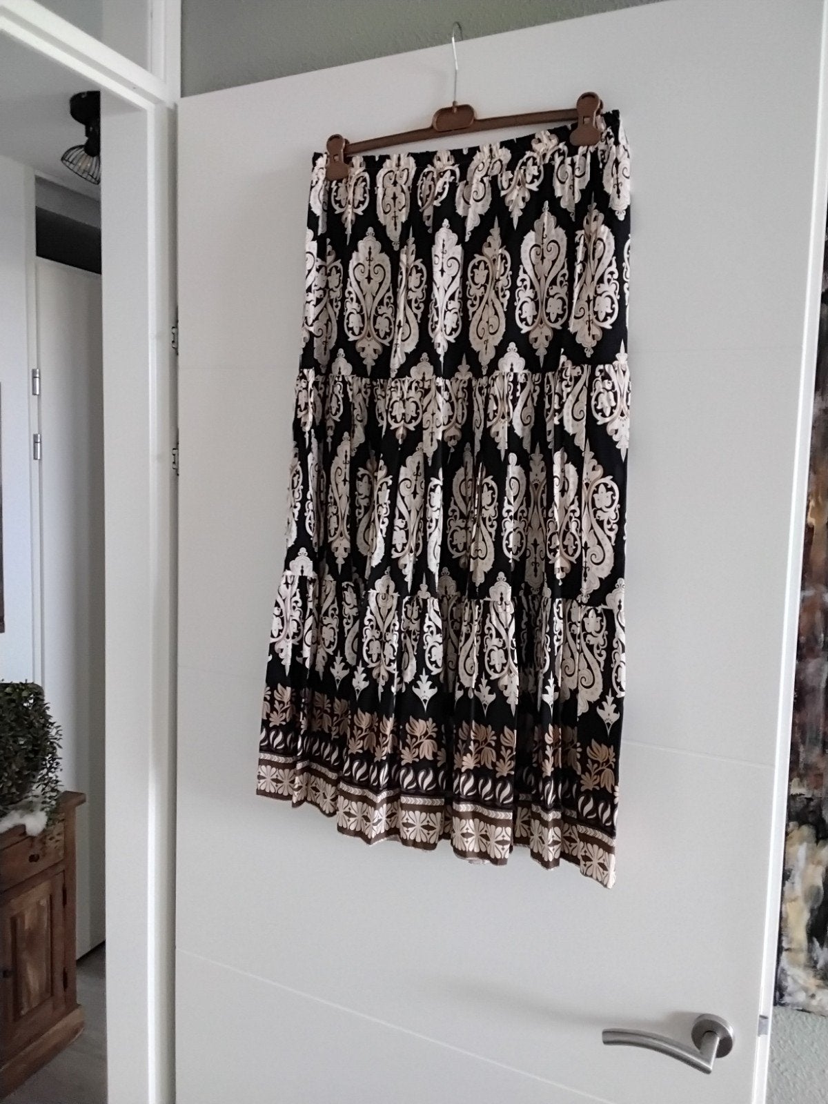 prachtige lange rok one size is nieuw, Kleding | Dames, Ophalen of Verzenden, Nieuw, Maat 42/44 (L), Onder de knie