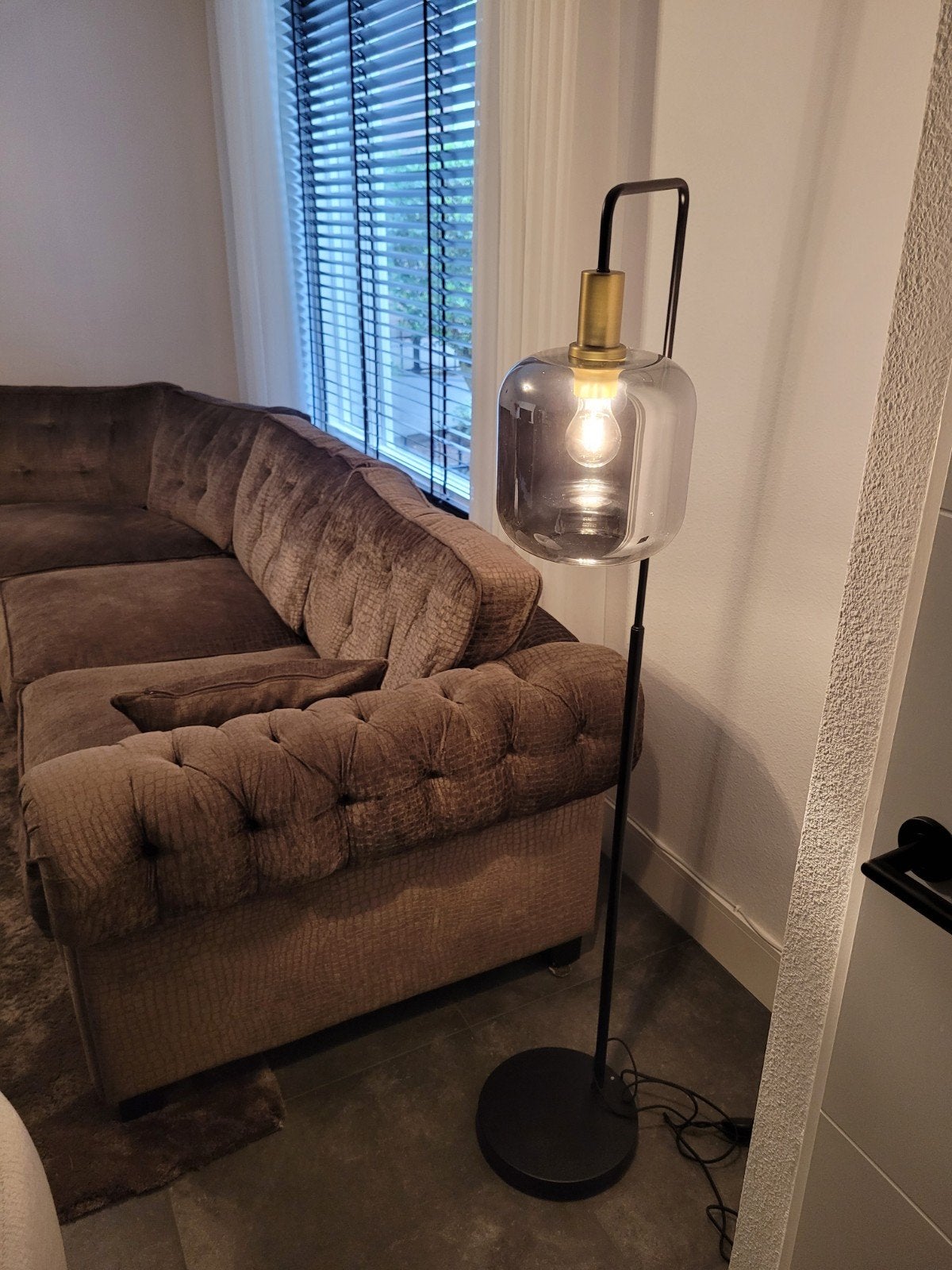 Zwarte chique moderne vloerlamp met smoke glas en goud, Ophalen of Verzenden, Zo goed als nieuw, Glas, 150 tot 200 cm