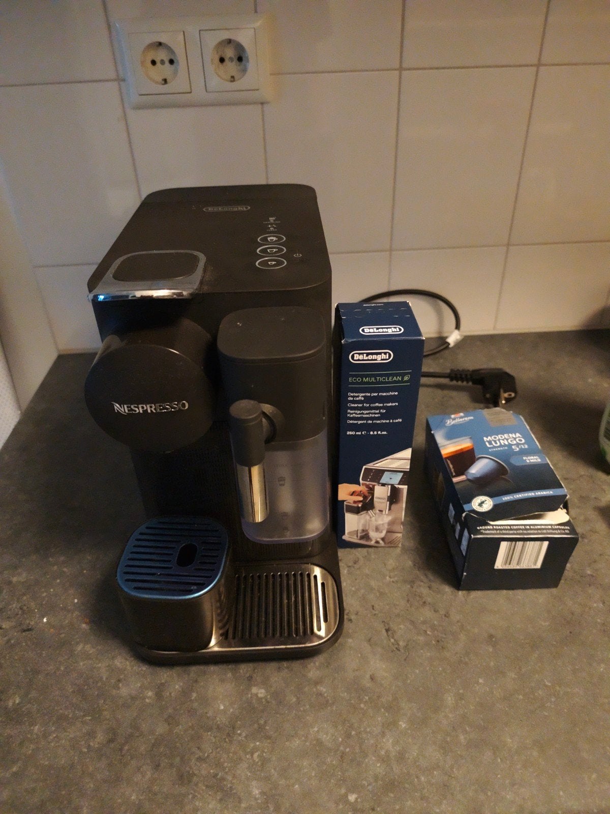 De Longhi Nespresso Lattissima One - Zo goed als nieuw, Ophalen, Koffiepads en cups, Koffiemachine, Zo goed als nieuw