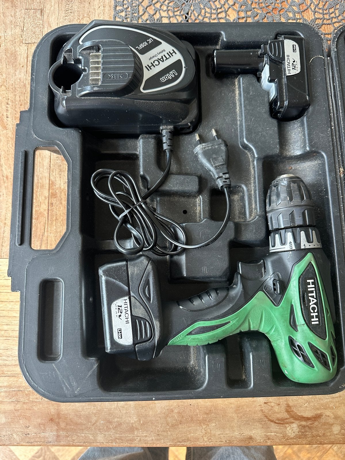 Hitachi Boormachine 12V met 2 Accu's, Lader en Koffer, Ophalen of Verzenden, Gebruikt, Boormachine