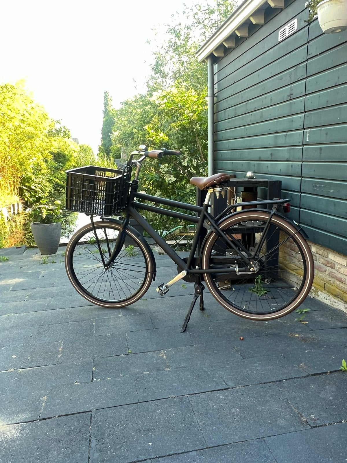 Zwarte herenfiets met krat prima staat. 3 versnellingen, Ophalen, Gebruikt, Overige merken, Versnellingen