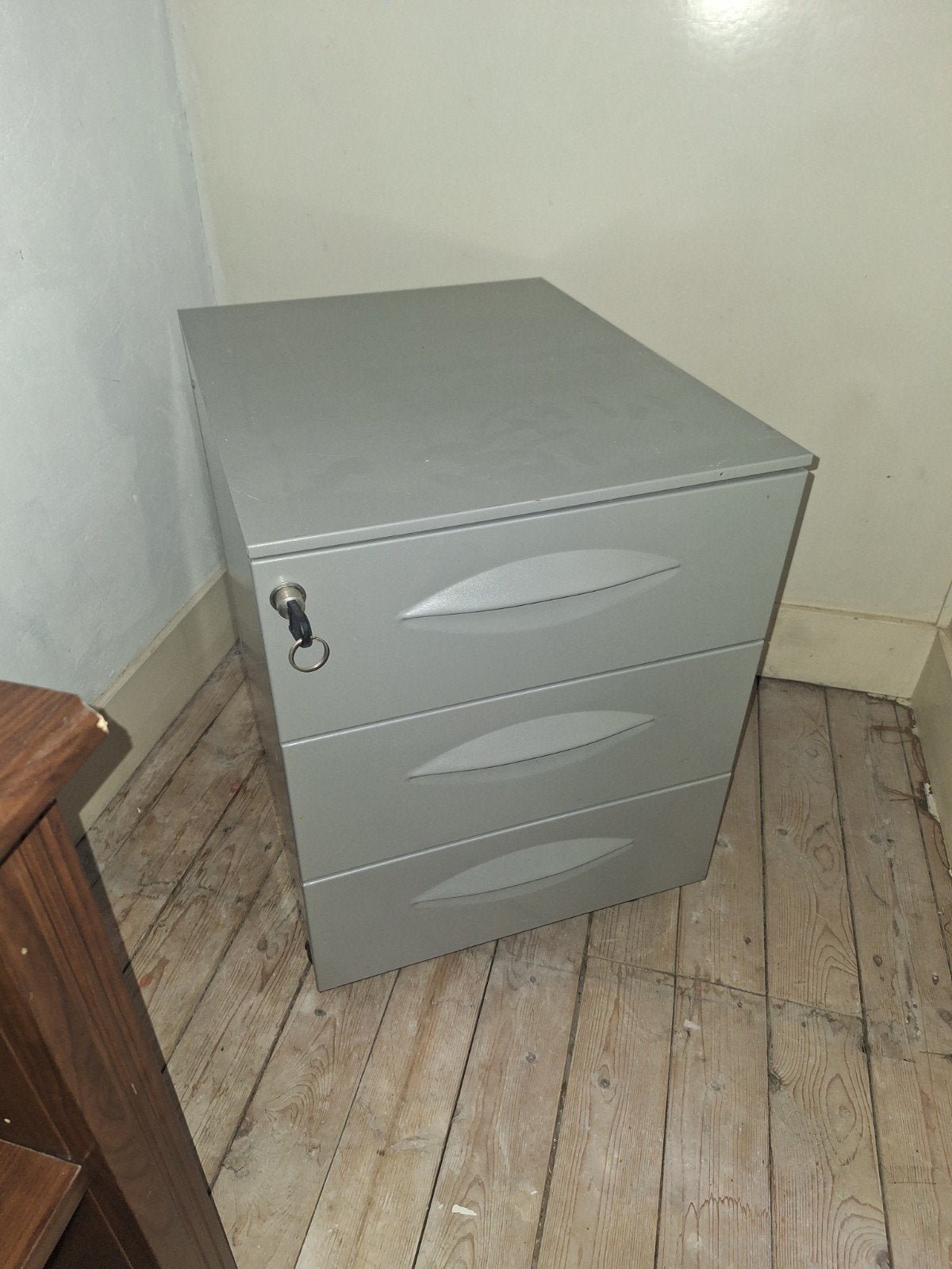 Metalen archiefkastje op wielen met slot, Ophalen, Gebruikt