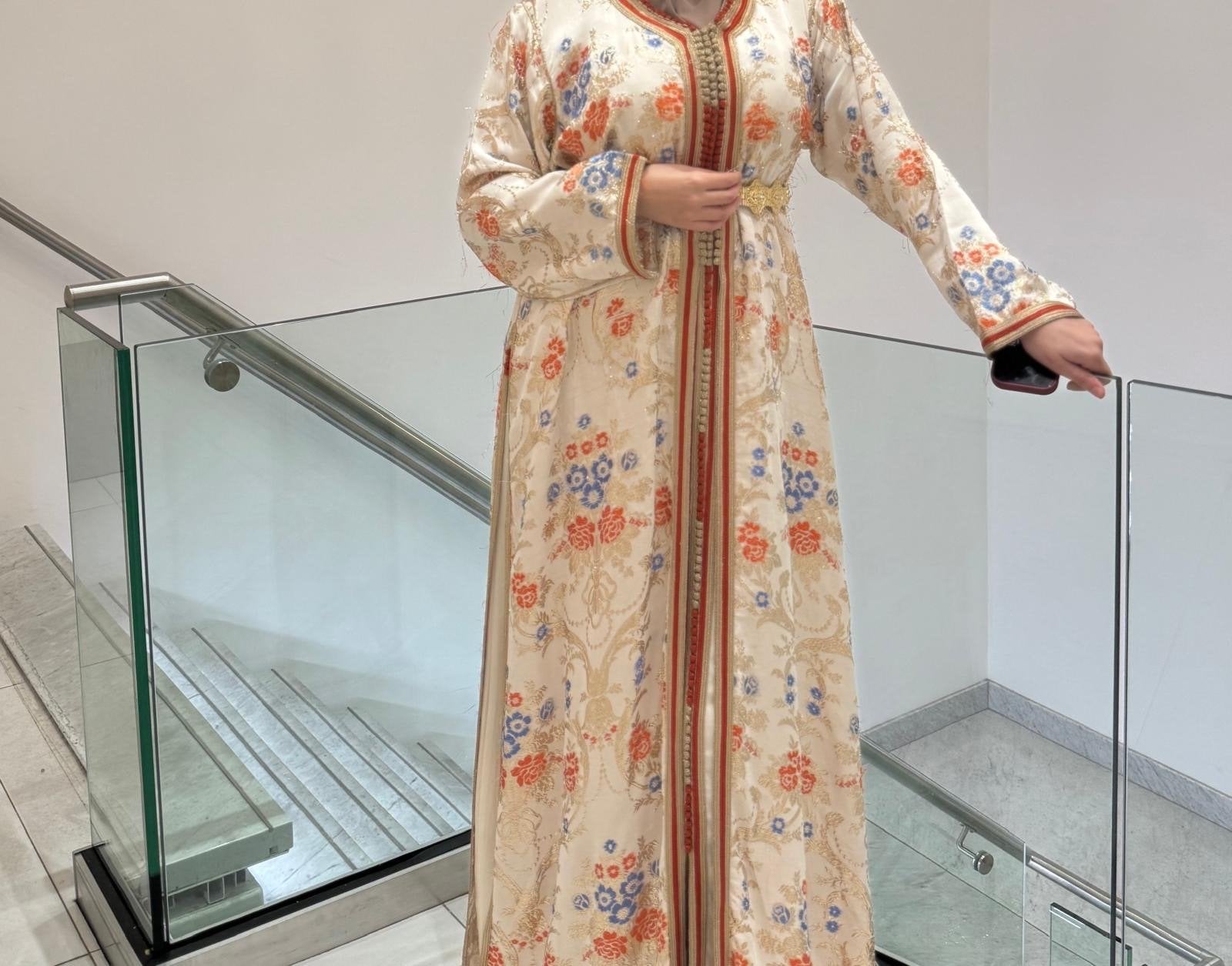 Prachtige Takchita met bloemenpatroon, Maat 38/40 (M), Beige, Ophalen of Verzenden, Zo goed als nieuw